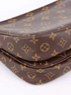 Louis Vuitton Multi Pochette Accessorises.