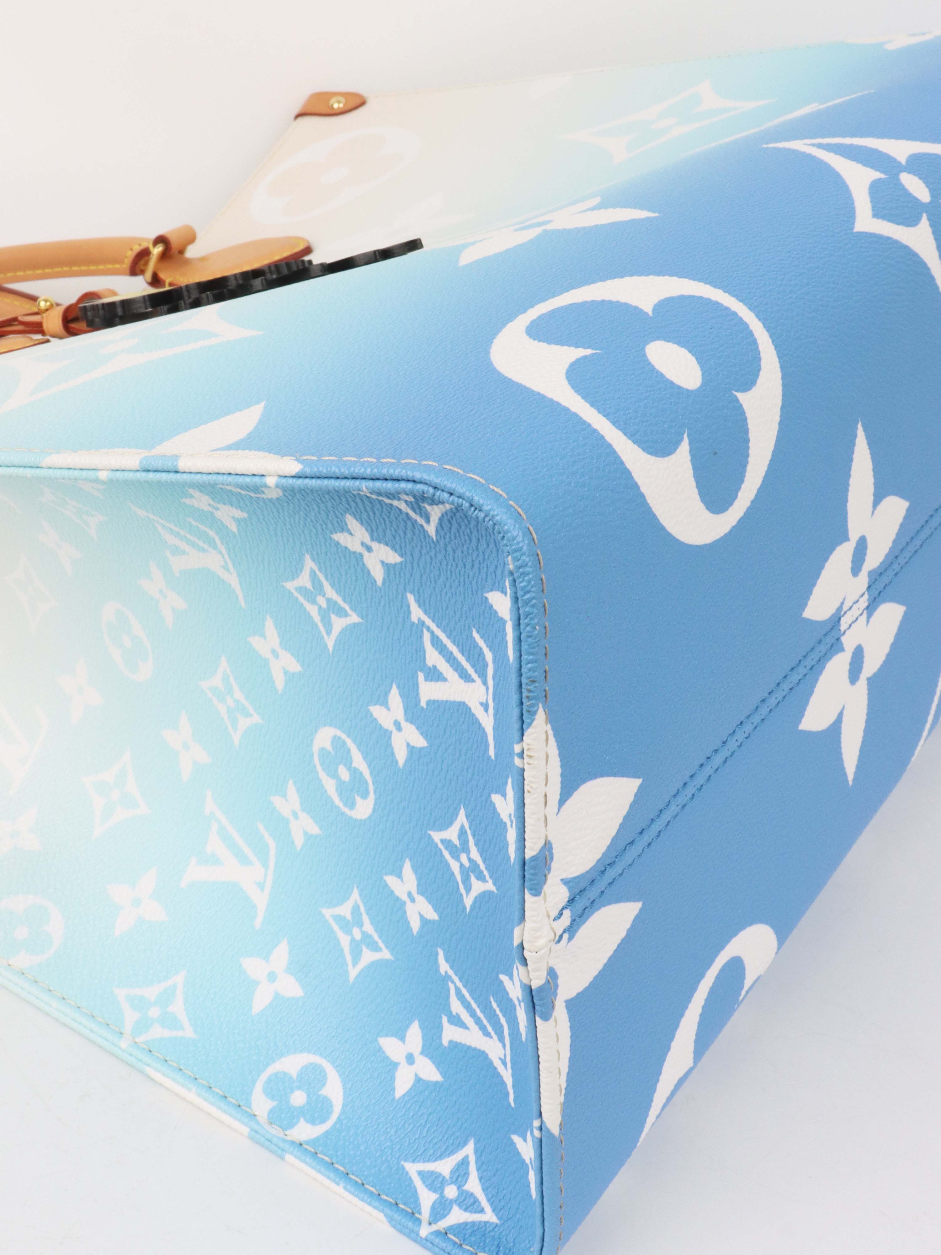 Louis Vuitton Beige/Blue Ombre OnTheGo GM Pool