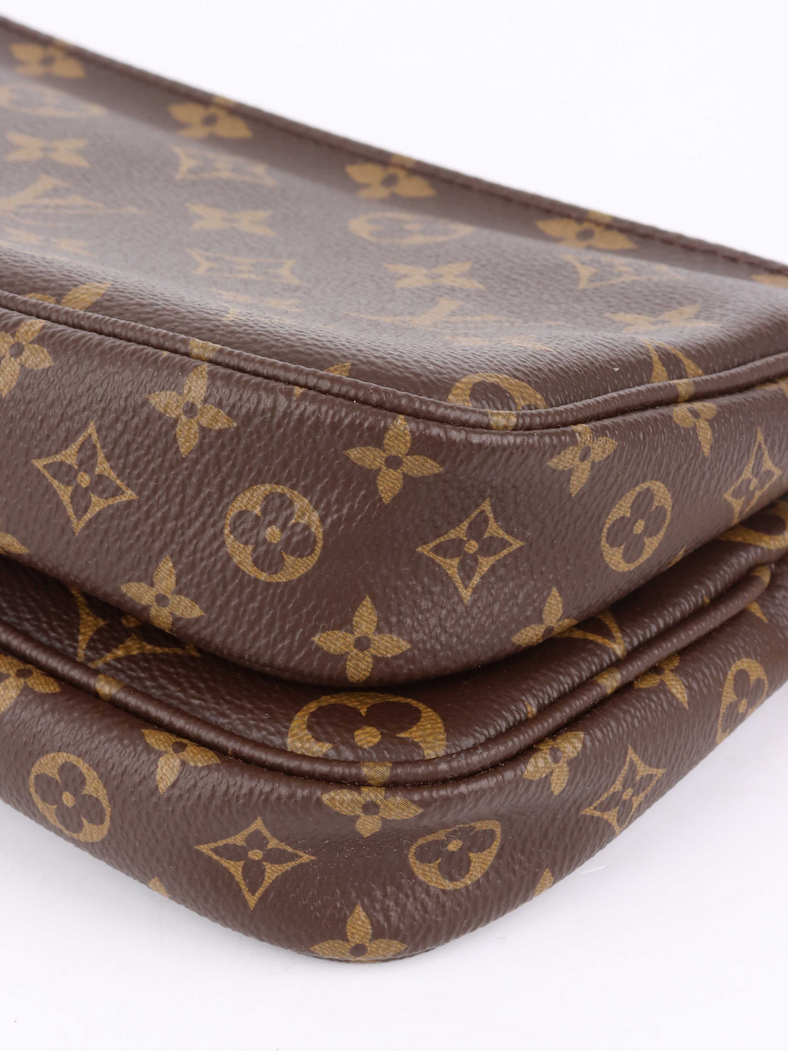 Louis Vuitton Multi Pochette Accessorises.