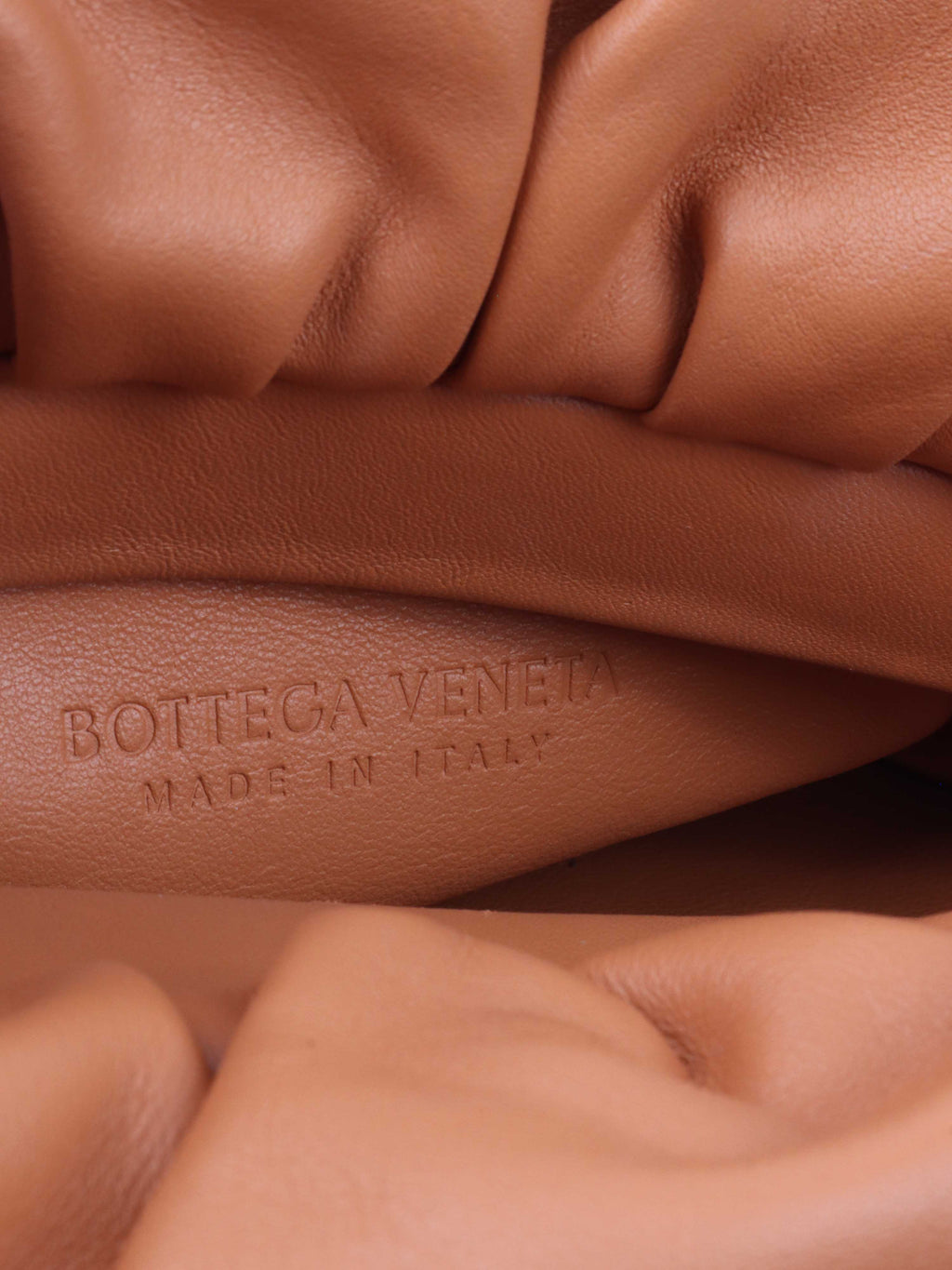 Bottega Veneta Chain Pouch Smooth, Cammello/Gold.