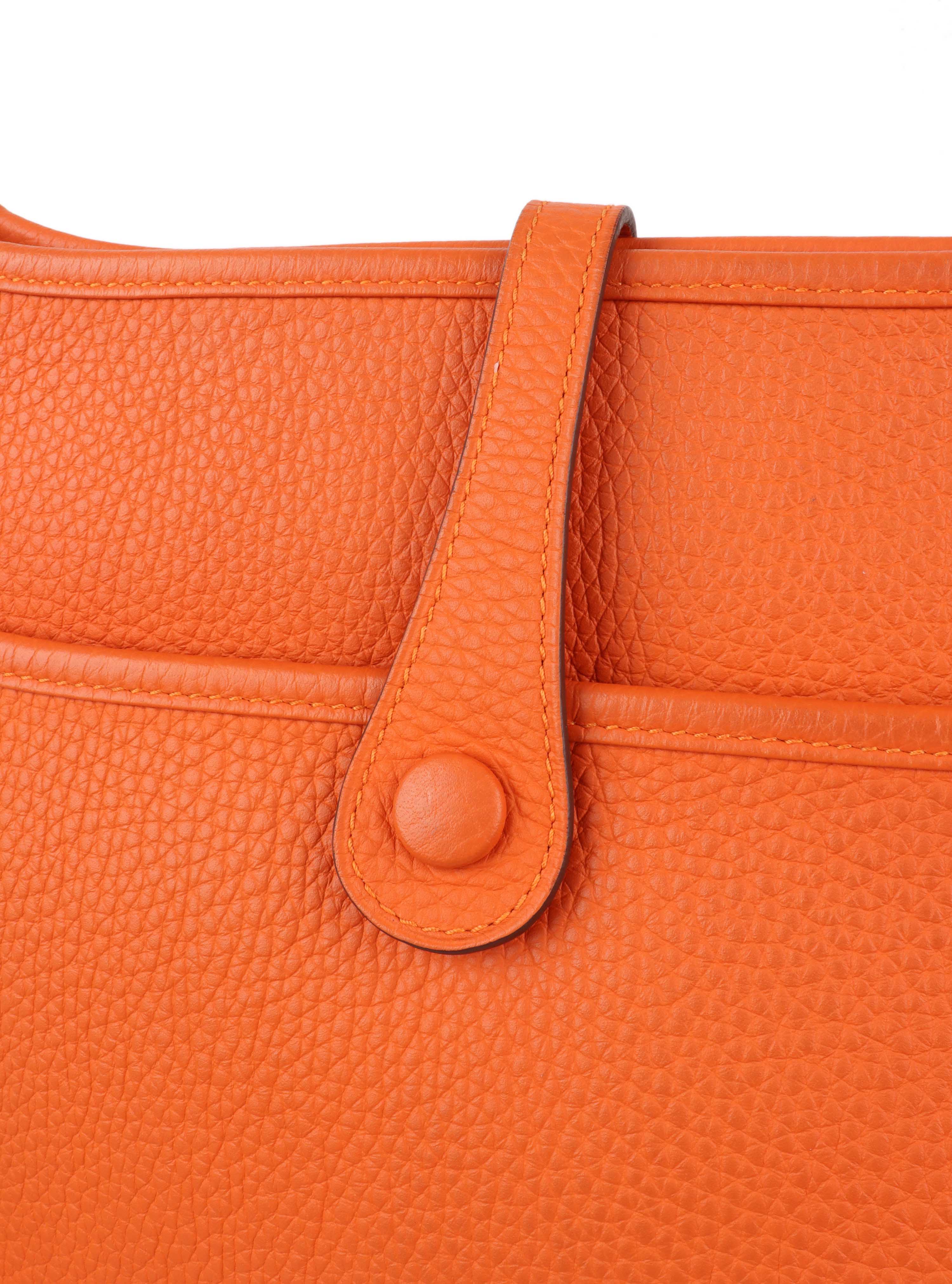 Hermes Evelyn III 29 in Feu Orange.
