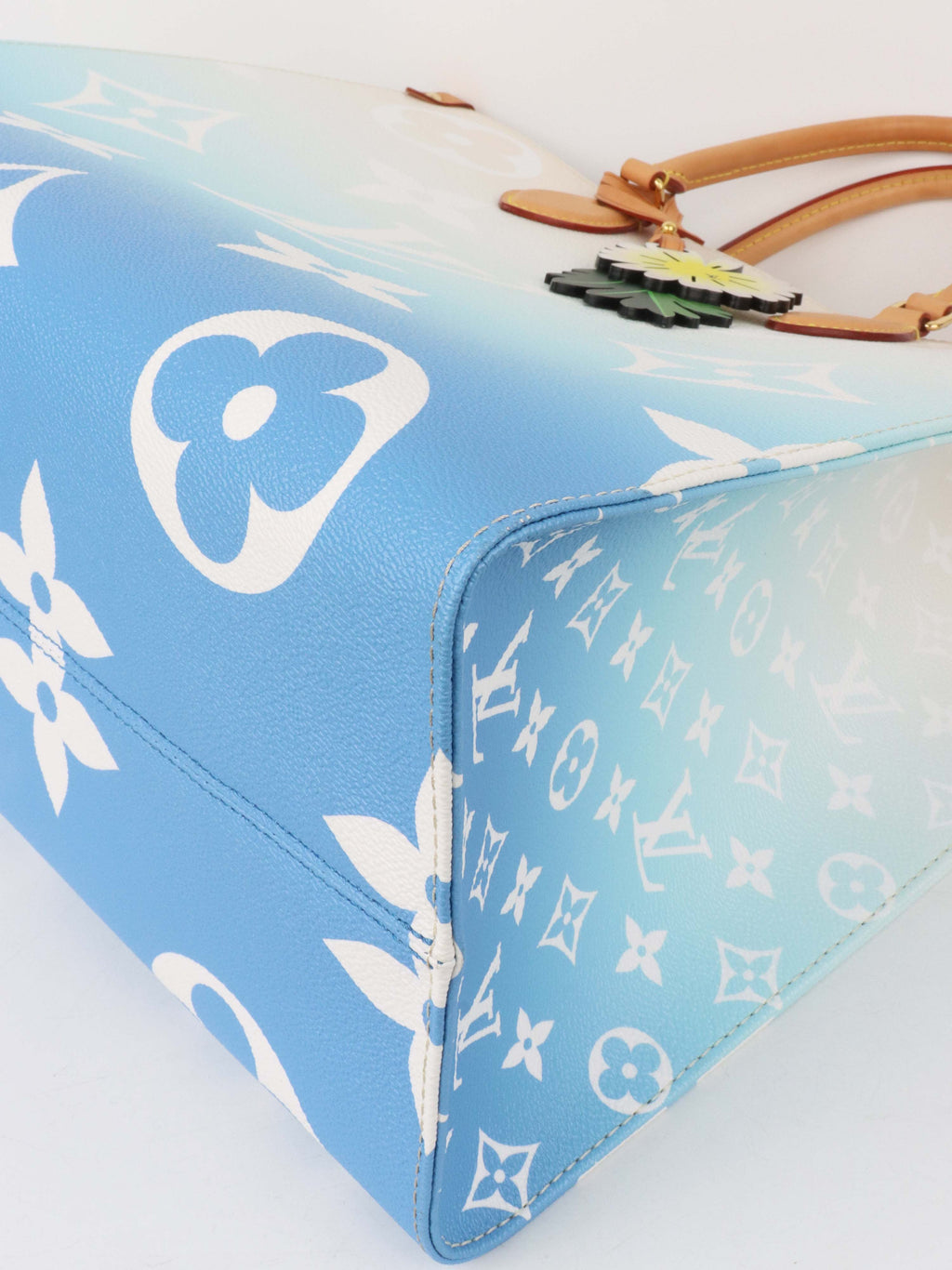 Louis Vuitton Beige/Blue Ombre OnTheGo GM Pool