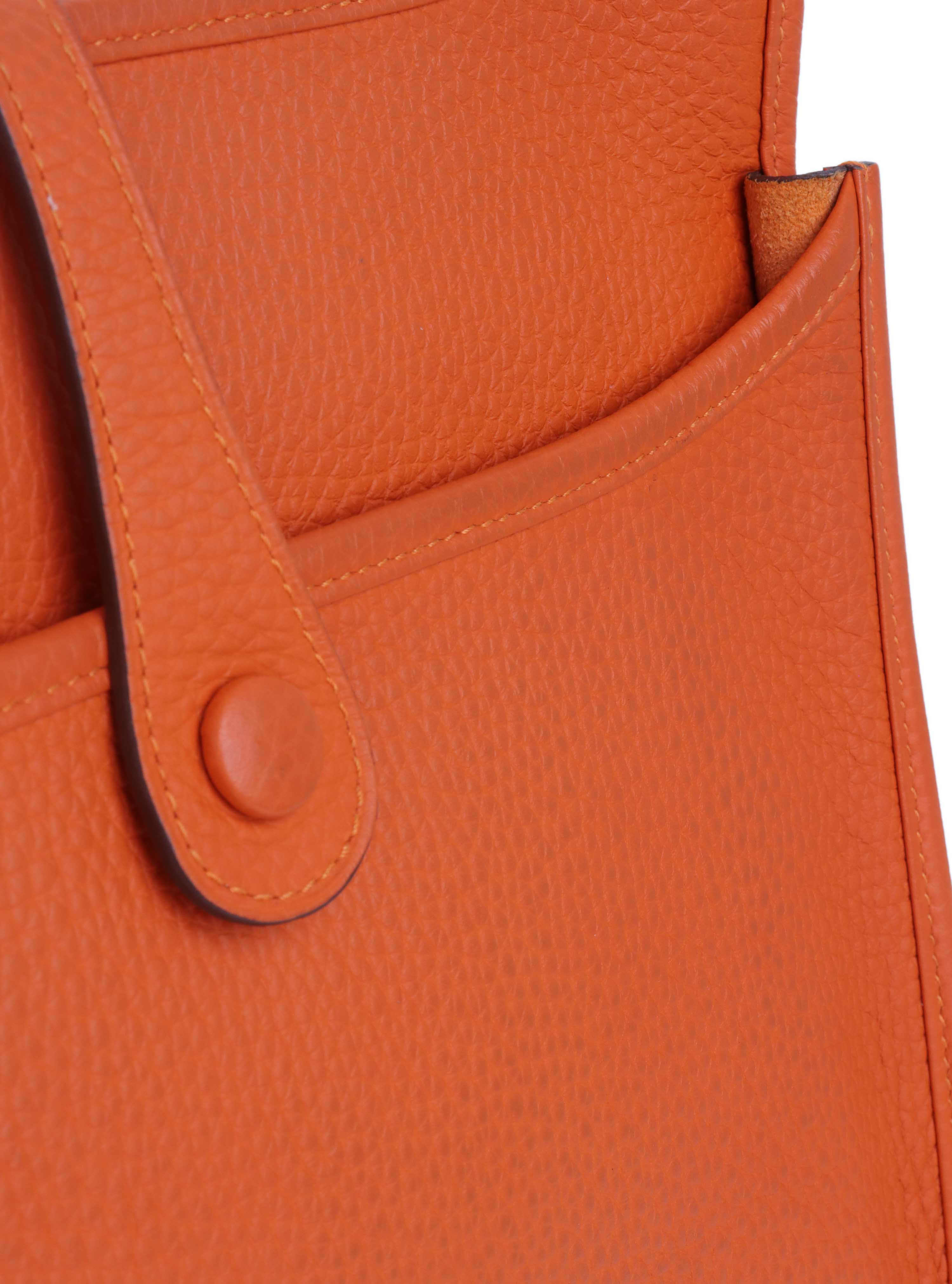 Hermes Evelyn III 29 in Feu Orange.