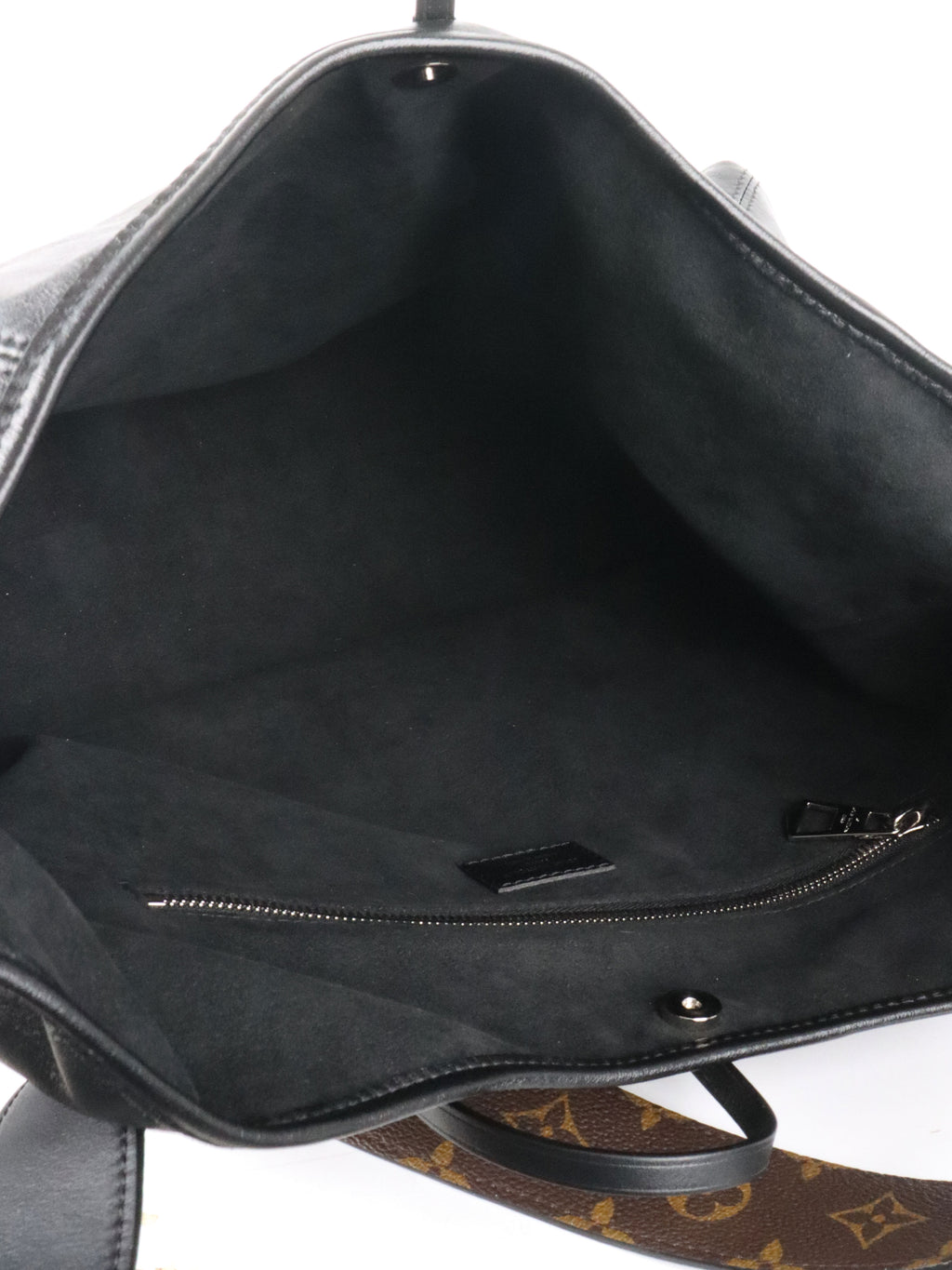 Louis  Vuitton Noir CarryAll Vibe MM.