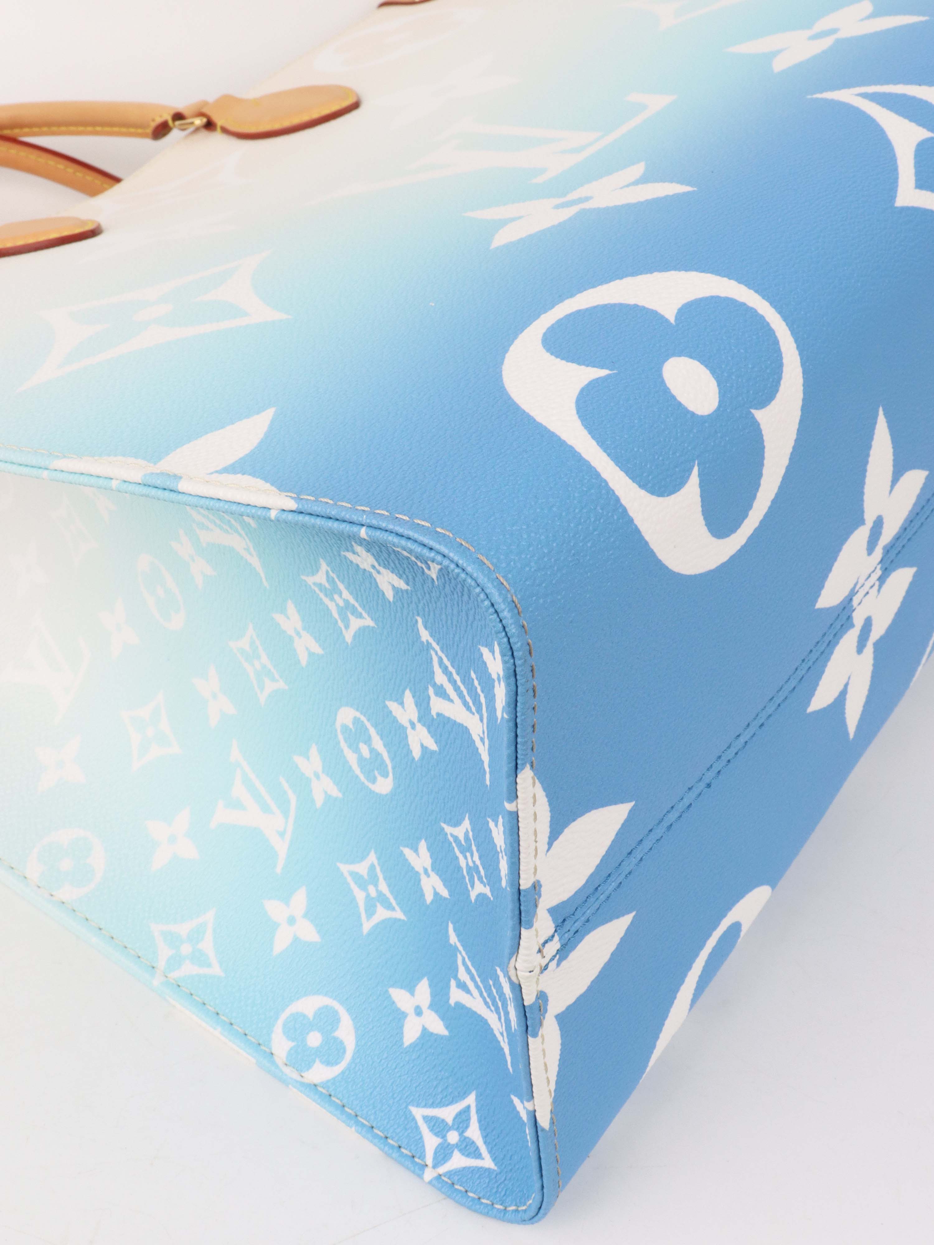 Louis Vuitton Beige/Blue Ombre OnTheGo GM Pool