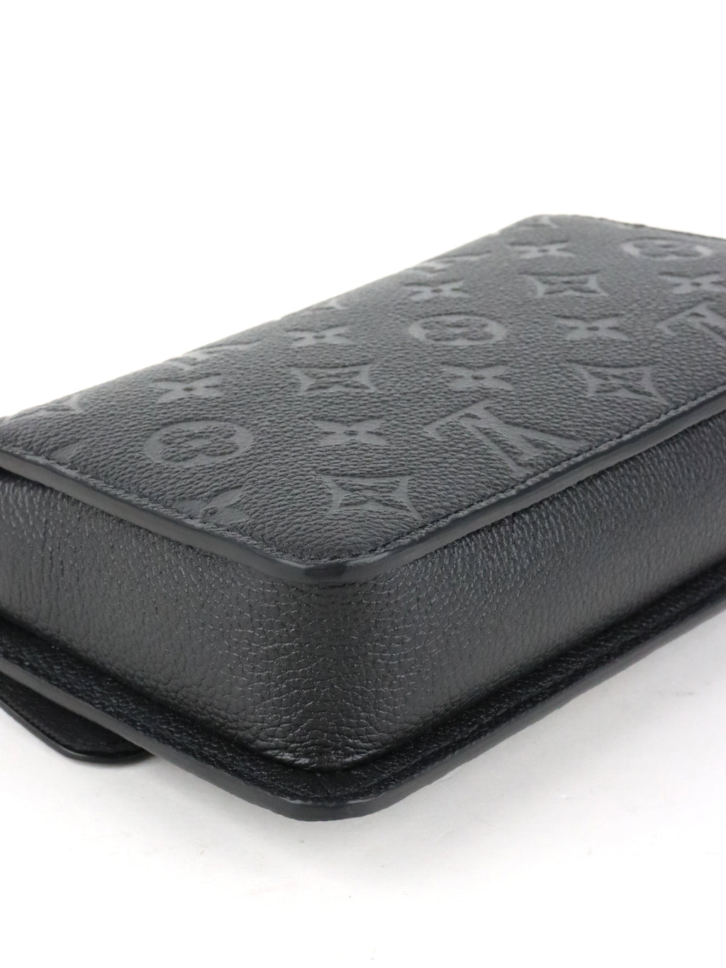 Louis Vuitton Black Métis Wallet On Chain