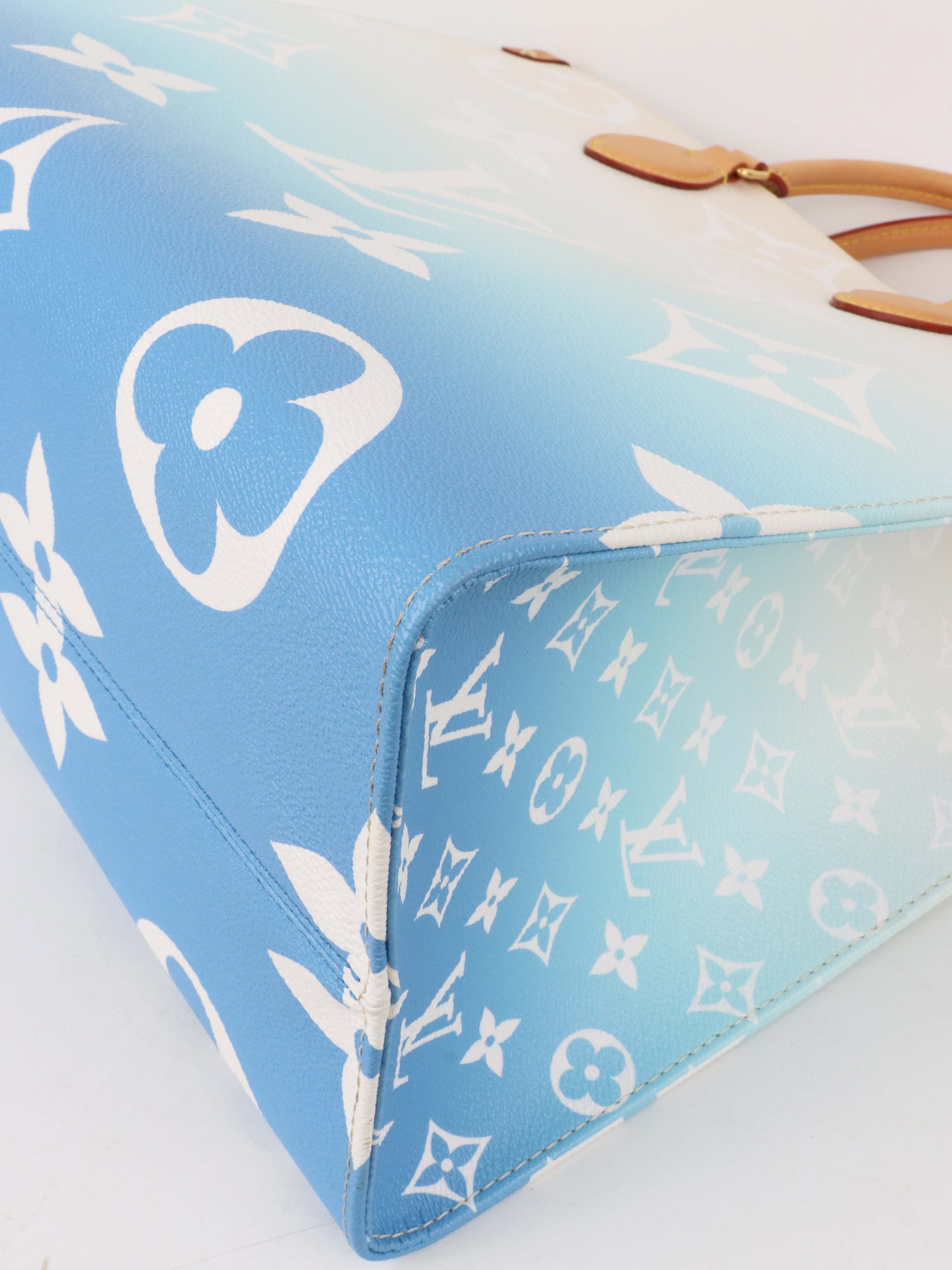 Louis Vuitton Beige/Blue Ombre OnTheGo GM Pool