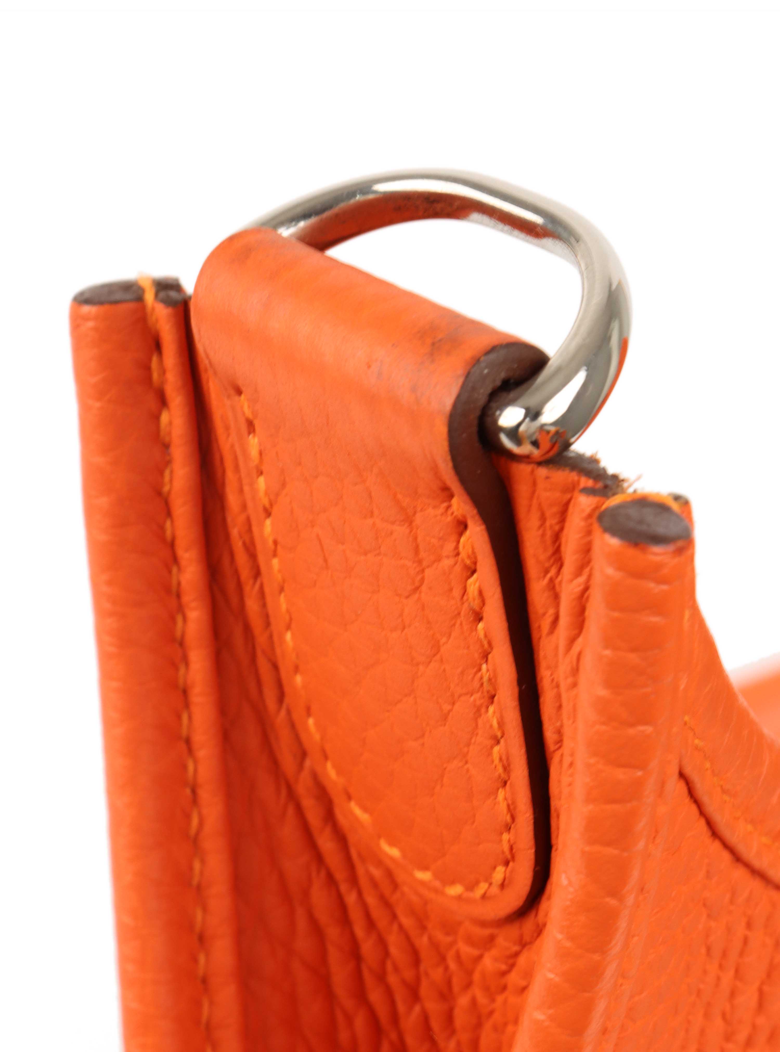 Hermes Evelyn III 29 in Feu Orange.