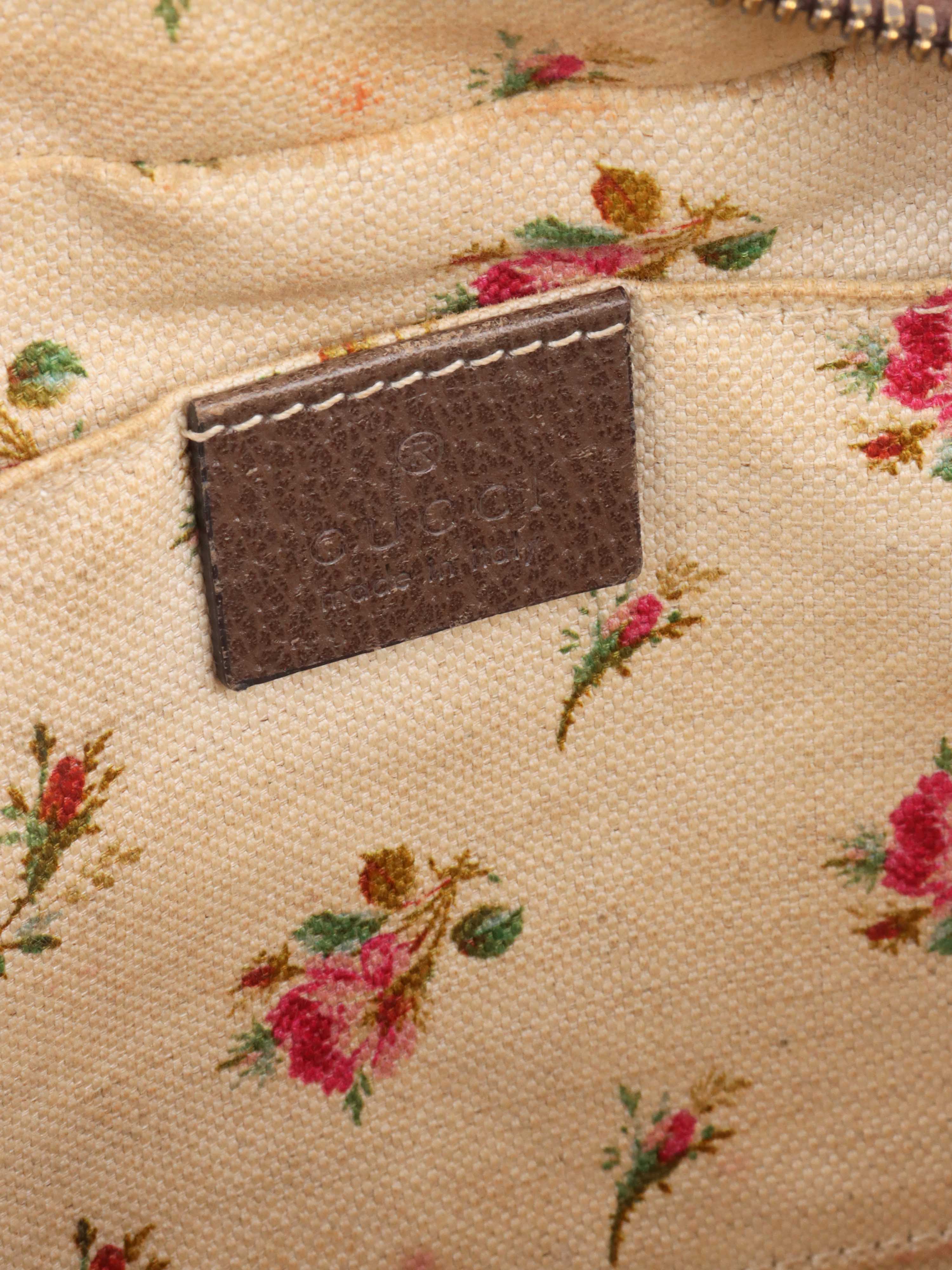 Gucci Neo Vintage GG Supreme Messenger Bag