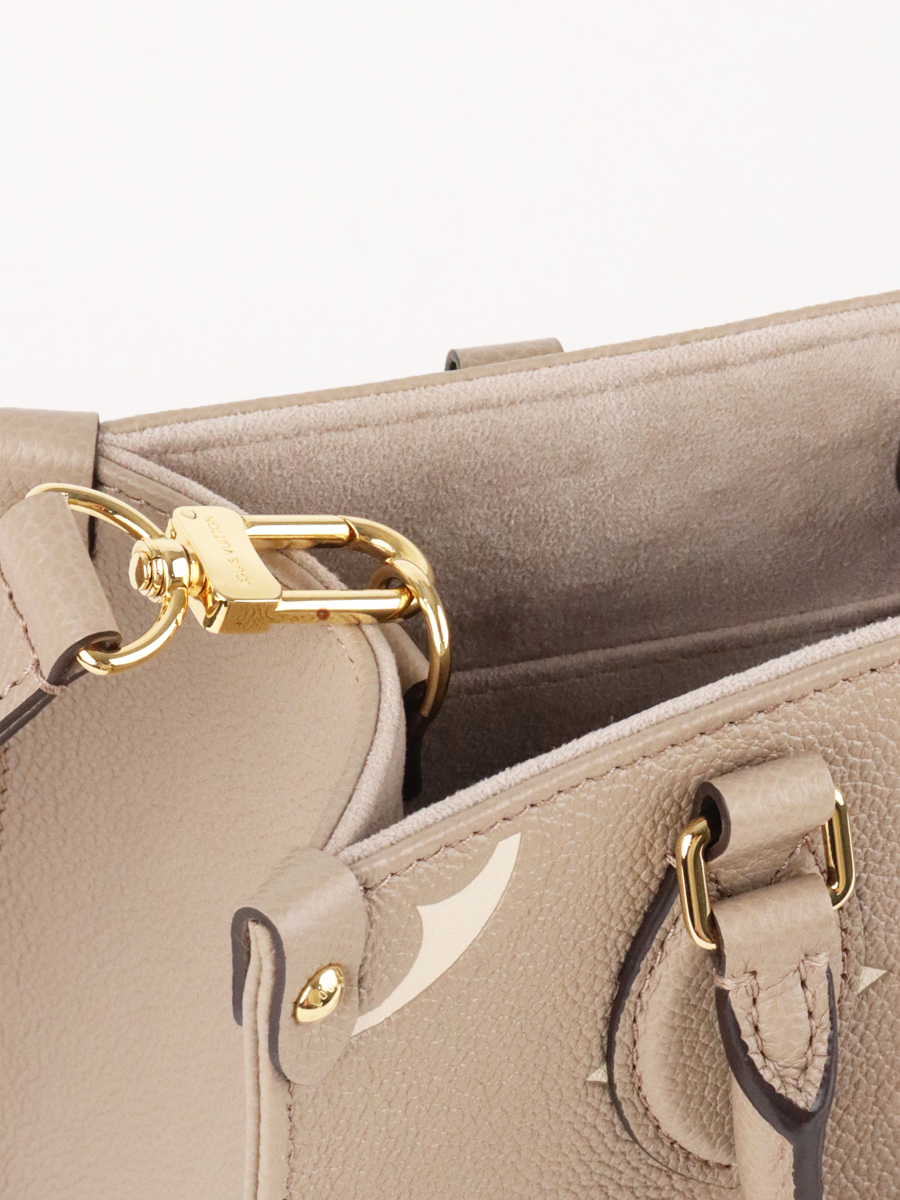 Louis Vuitton Tourterelle / Crème OnTheGo PM Bag