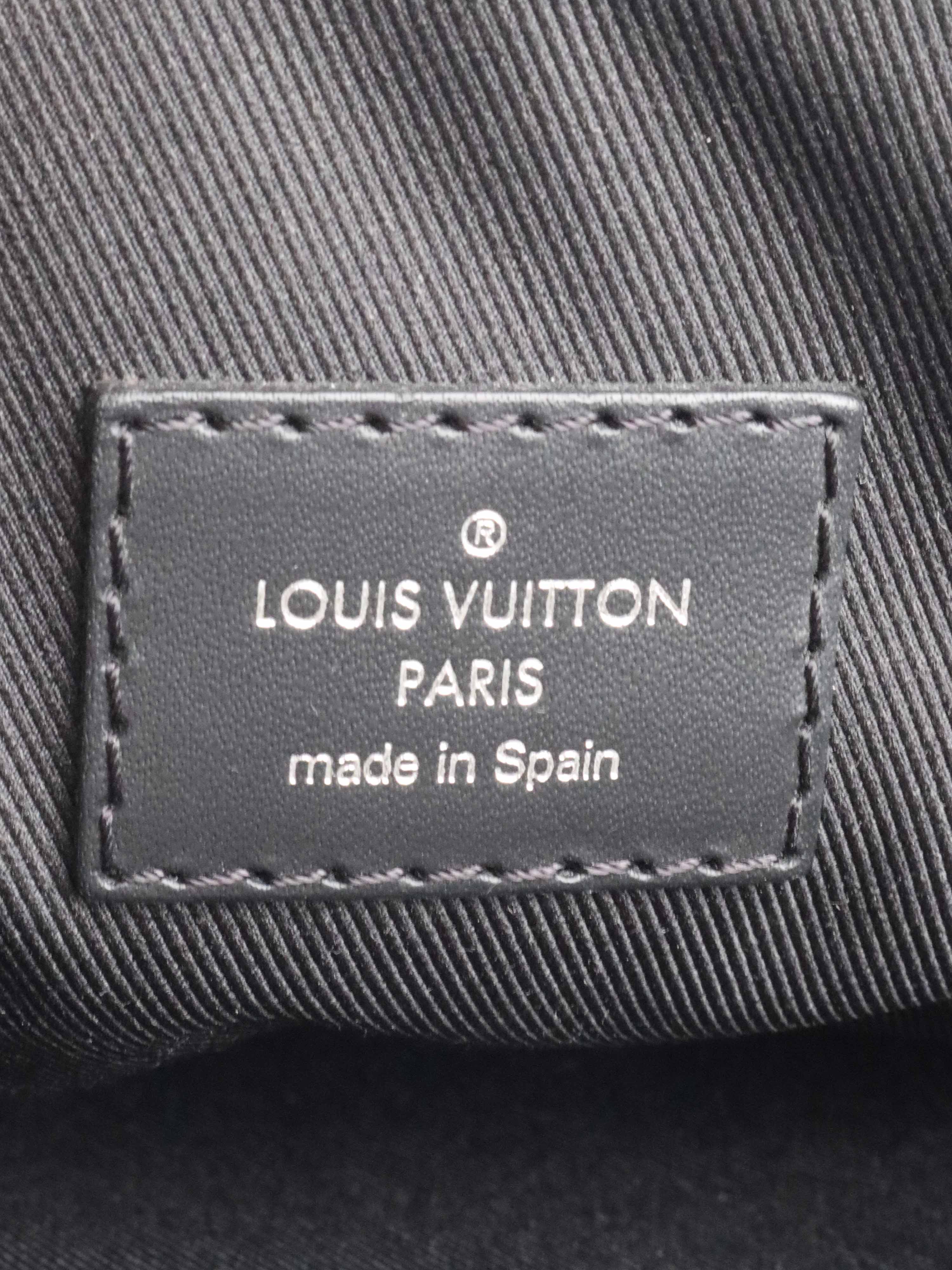 Louis Vuitton District PM * – Votre Luxe