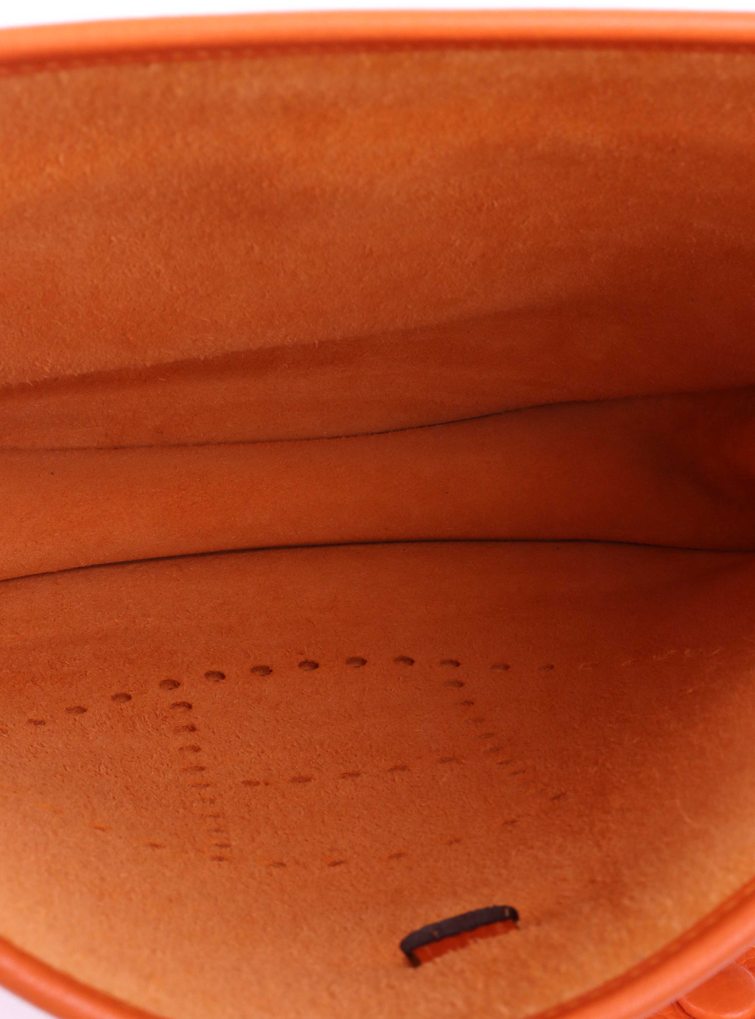 Hermes Evelyn III 29 in Feu Orange.