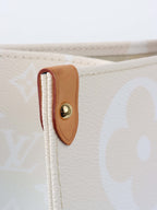 Louis Vuitton Beige/Blue Ombre OnTheGo GM Pool