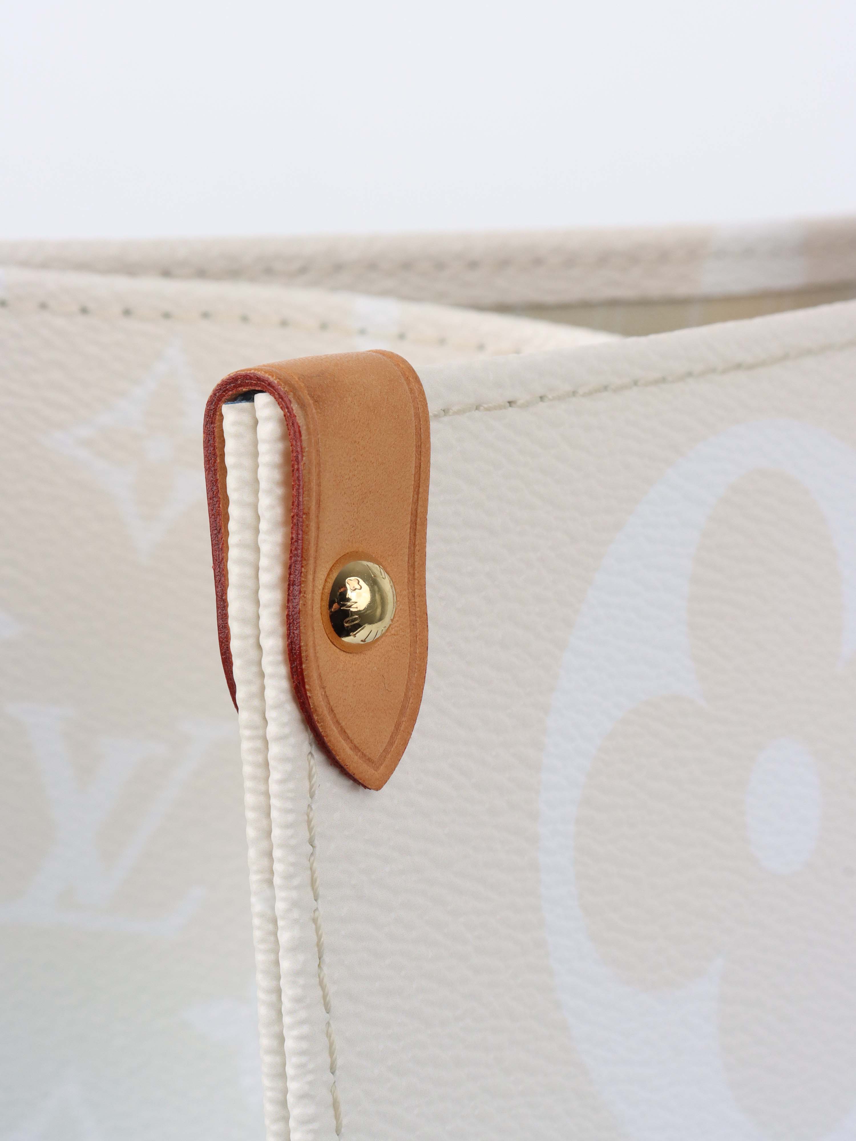 Louis Vuitton Beige/Blue Ombre OnTheGo GM Pool