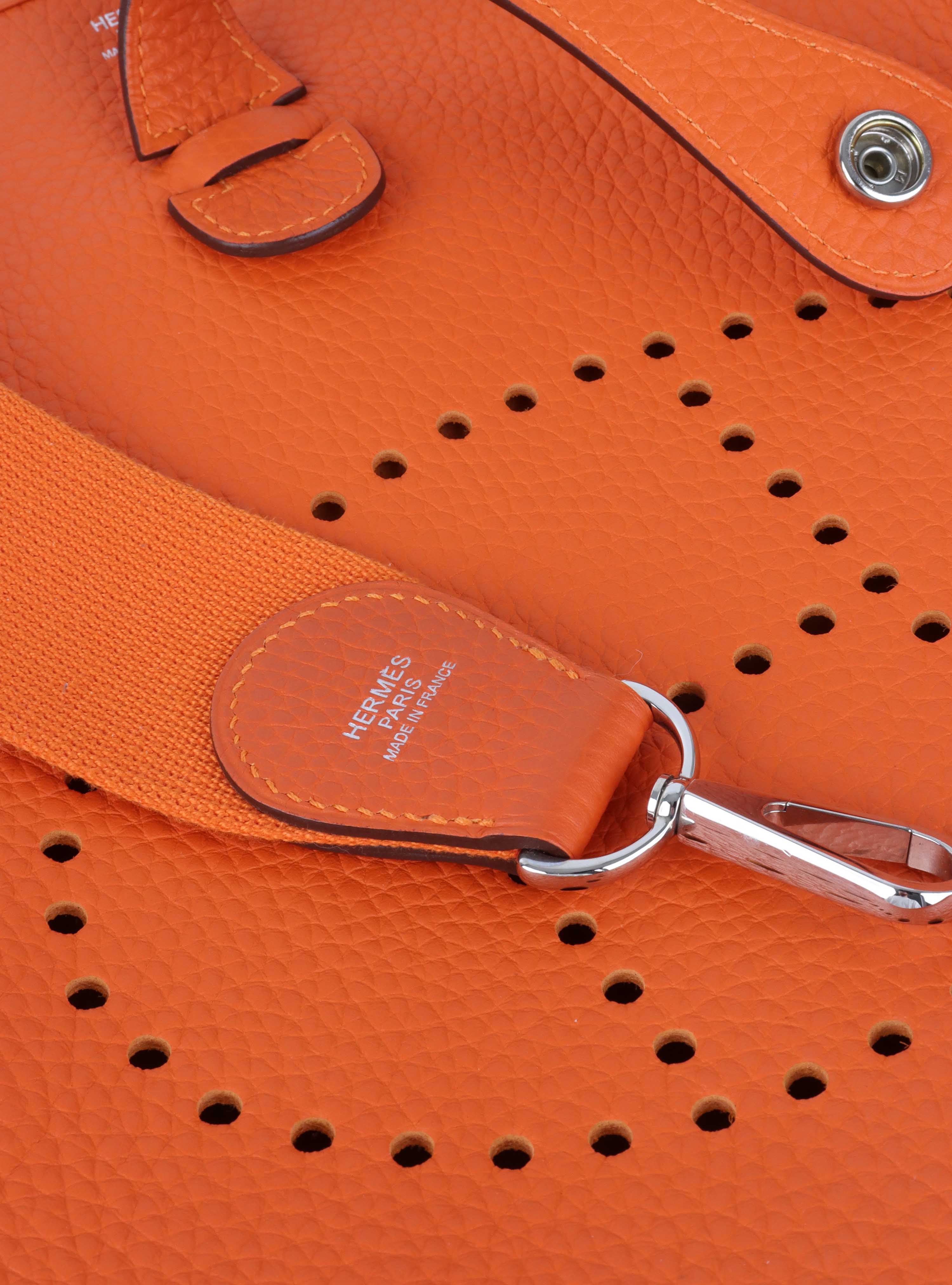 Hermes Evelyn III 29 in Feu Orange.