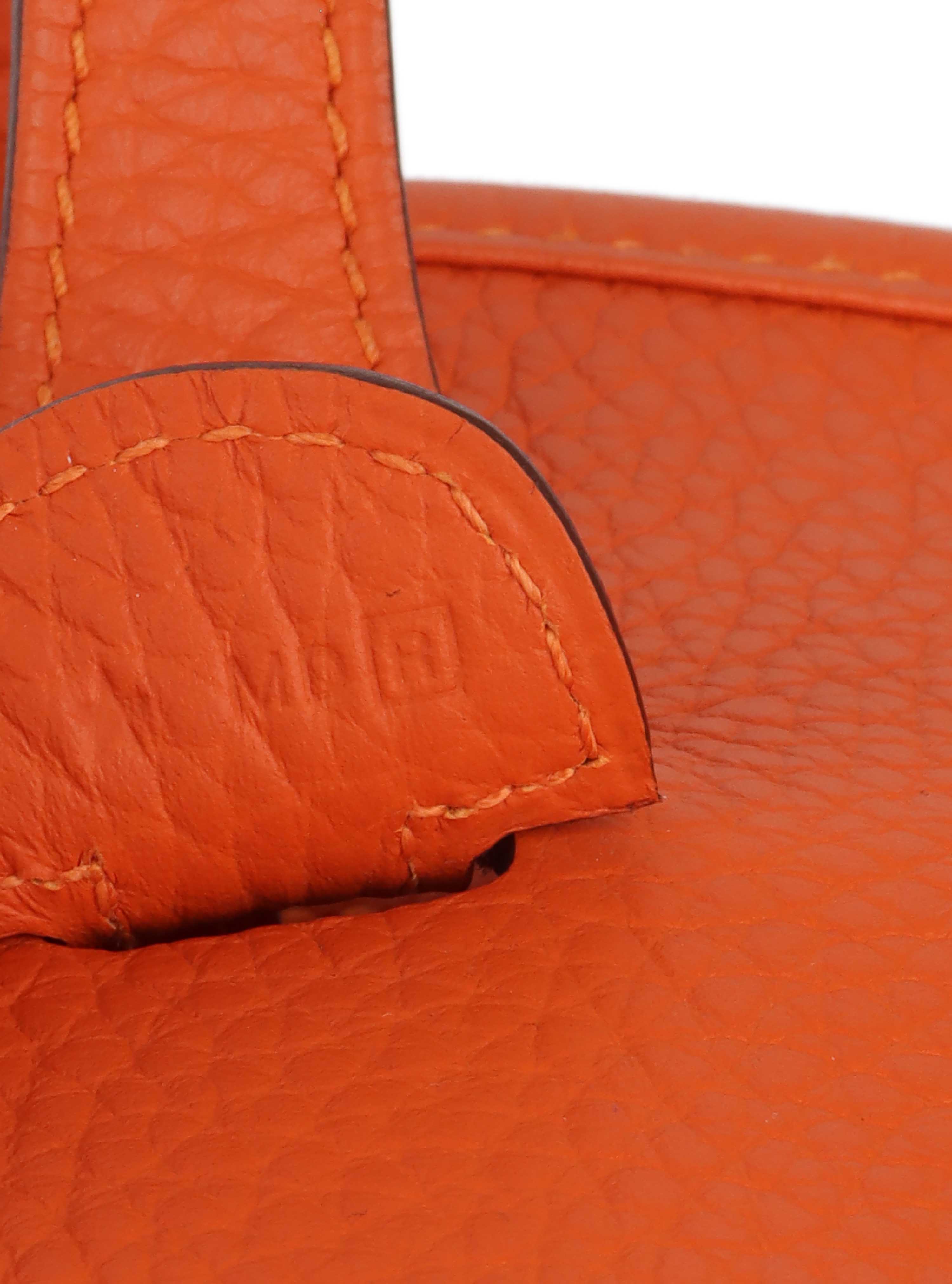 Hermes Evelyn III 29 in Feu Orange.