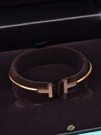 Tiffany&Co Wire Bracelet in Yellow Gold with Mother-of-pearl.