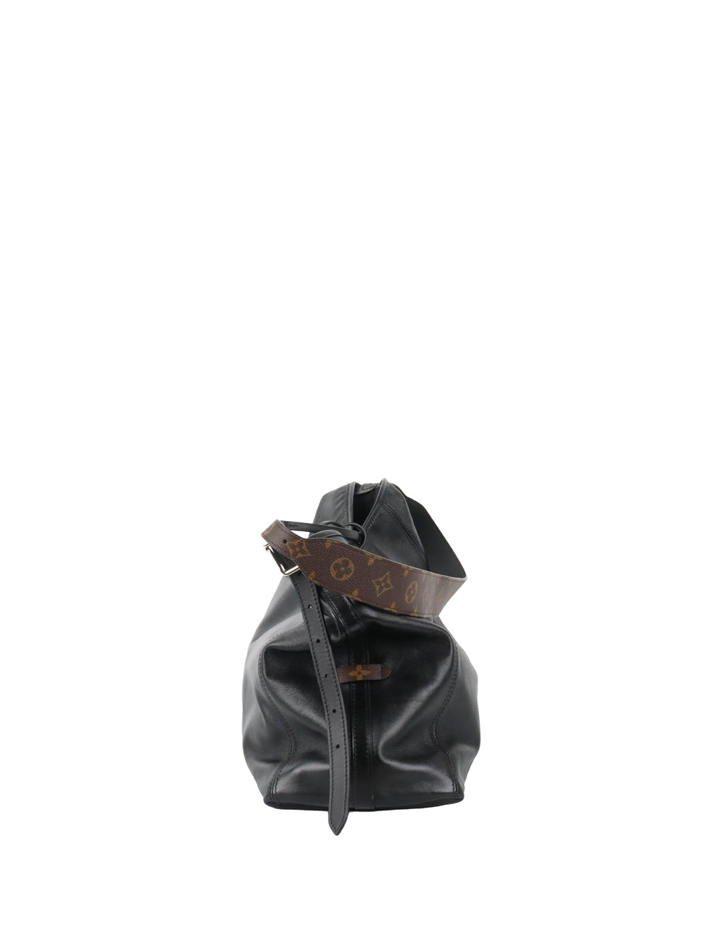 Louis  Vuitton Noir CarryAll Vibe MM.