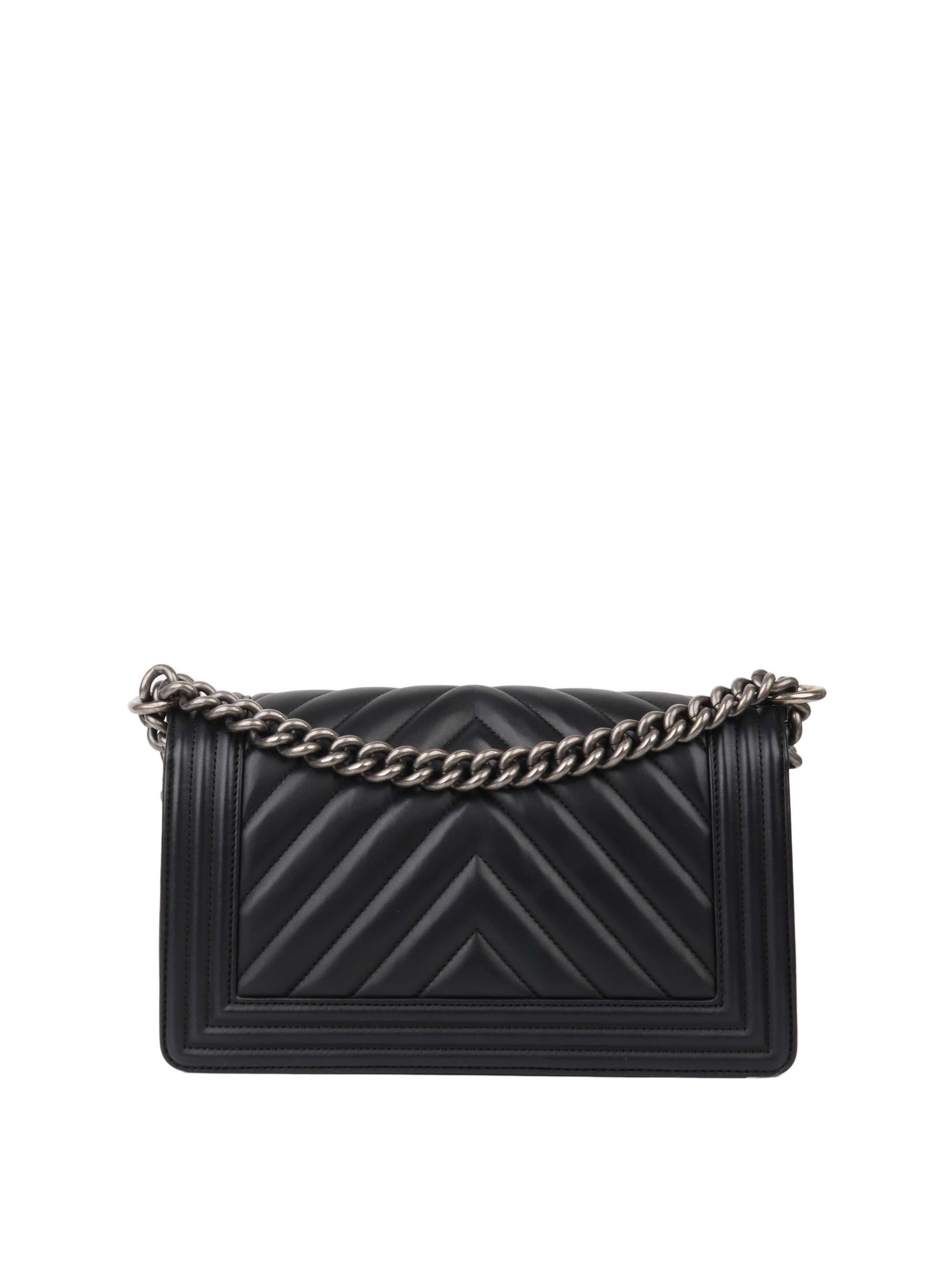 Chanel boy best sale bag chevron black