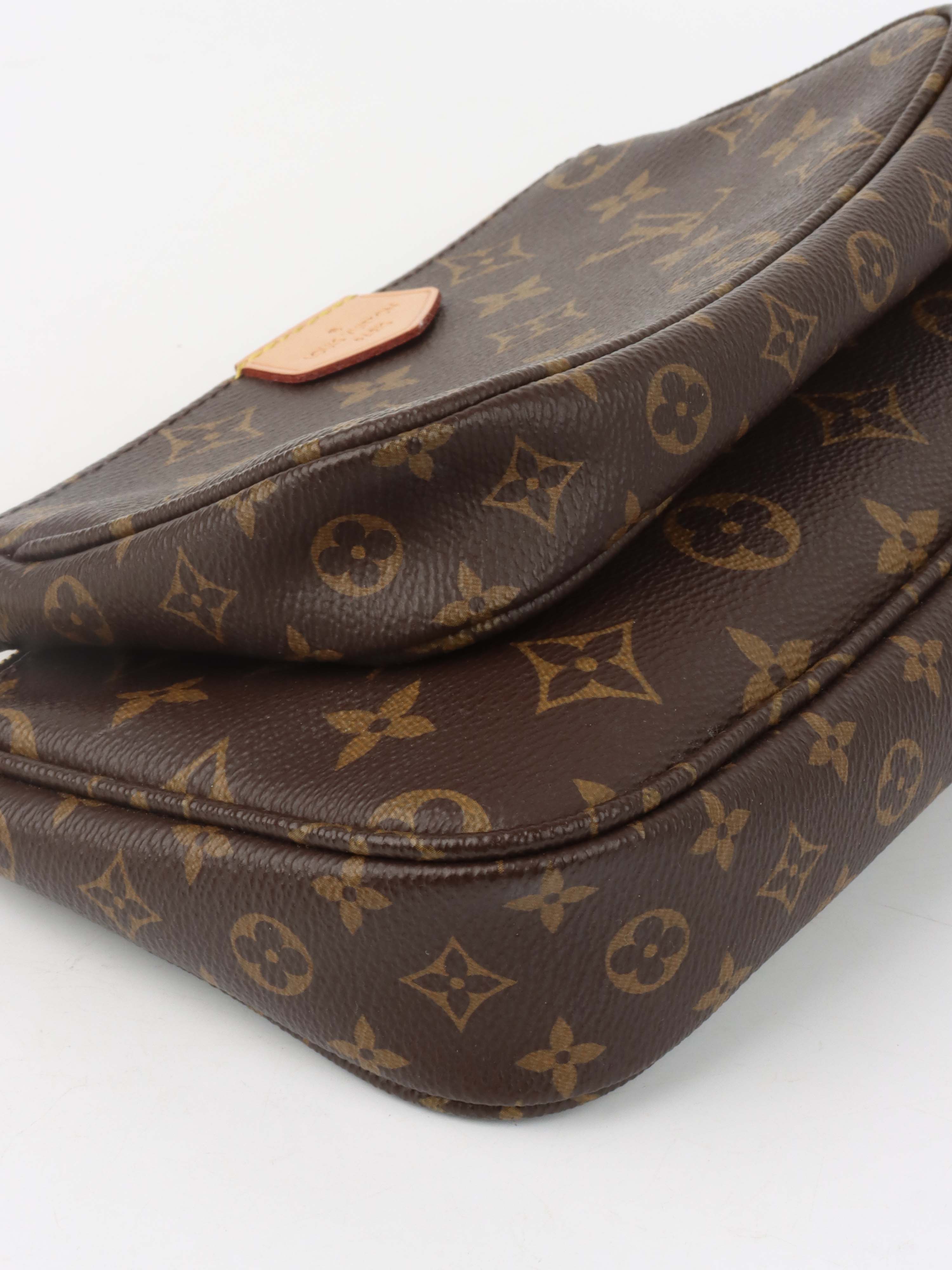 Louis Vuitton Khaki Multi Pochette Accessorises.