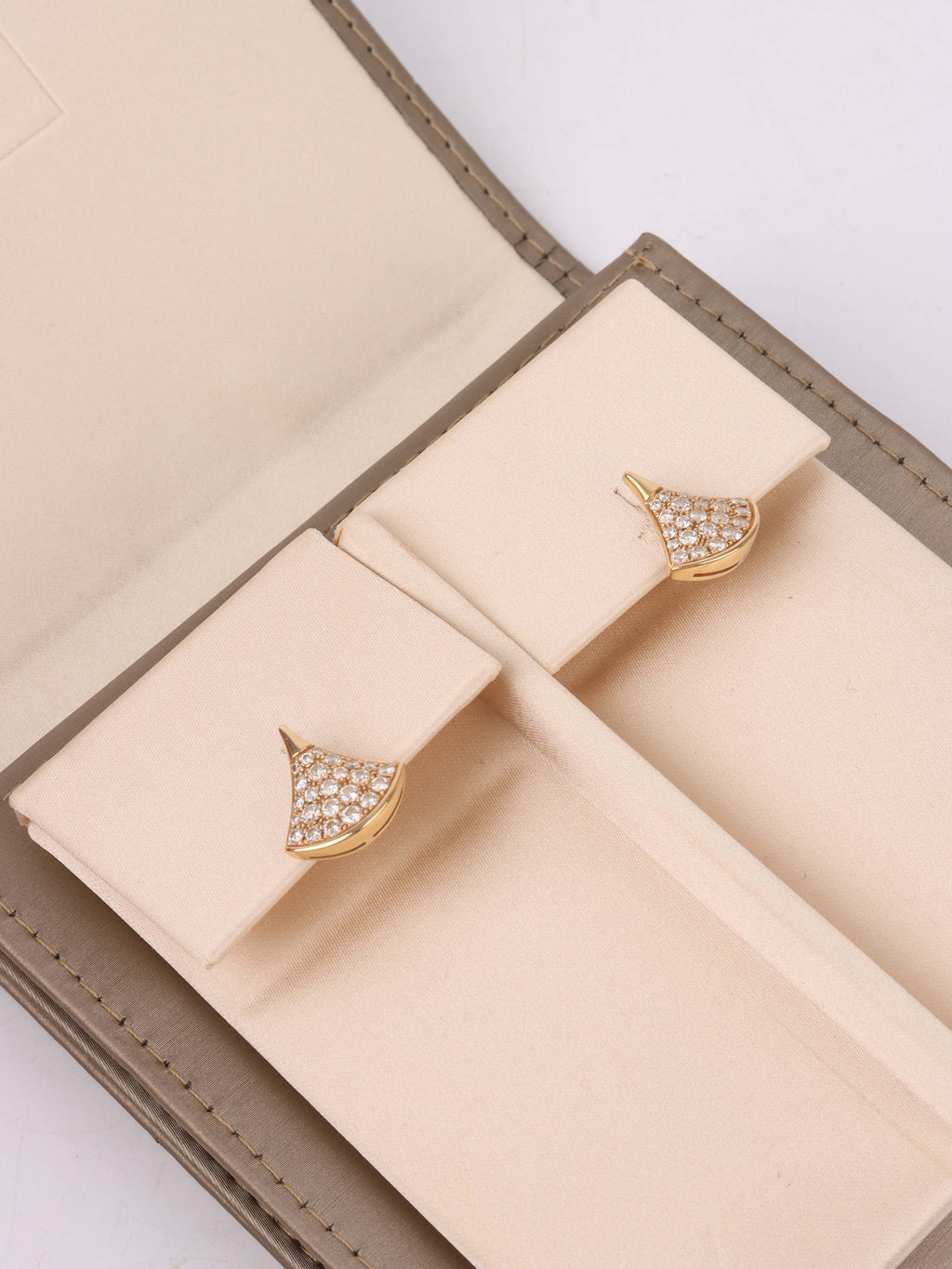 Bvlgari Divas Dream Earrings