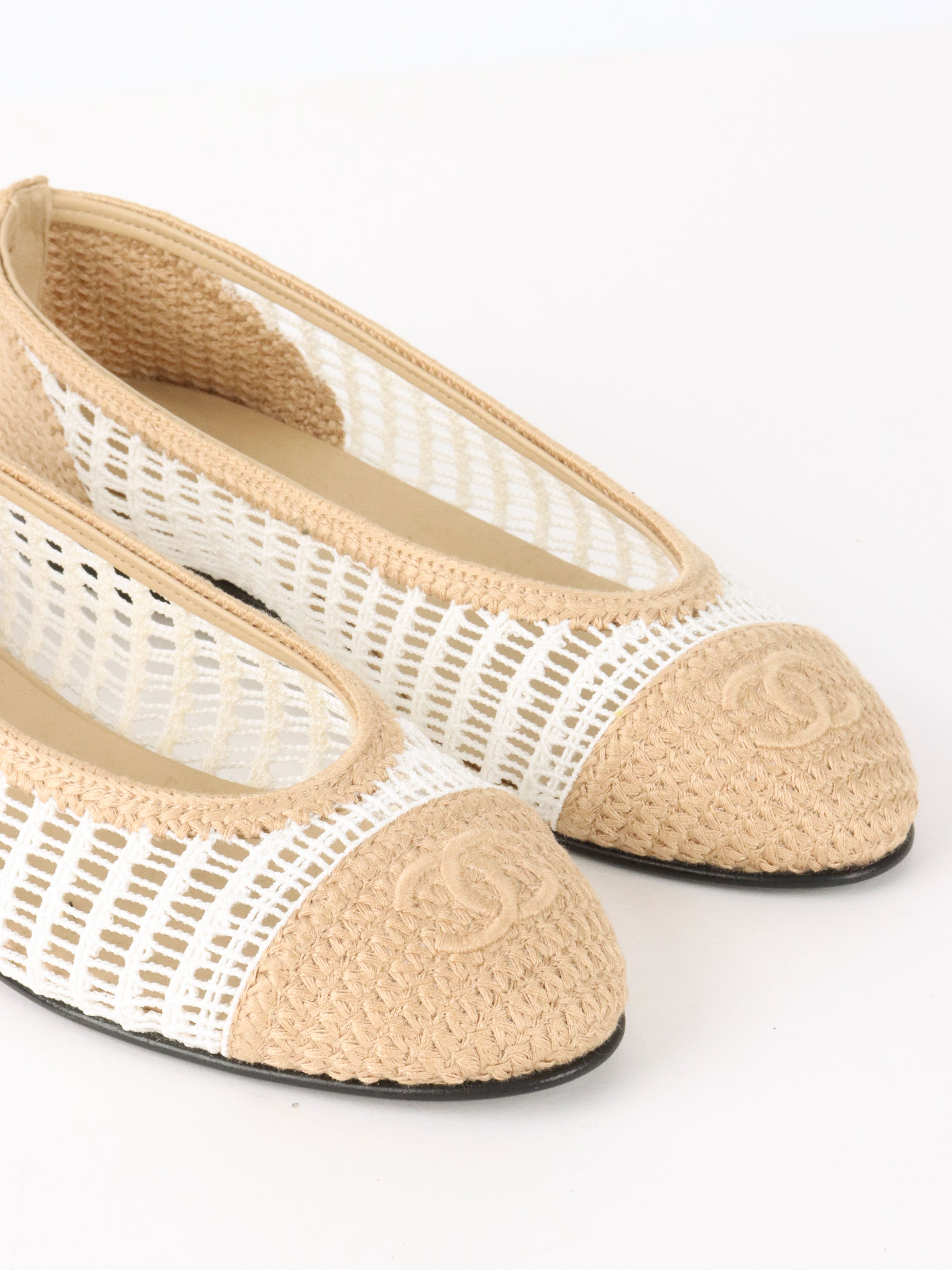 Chanel 25P Two Tone White & Beige Raffia Crochet Woven Ballerina Ballet.