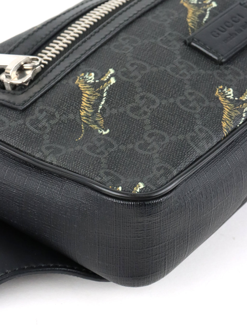 Gucci GG Supreme Tiger Print Belt Bag