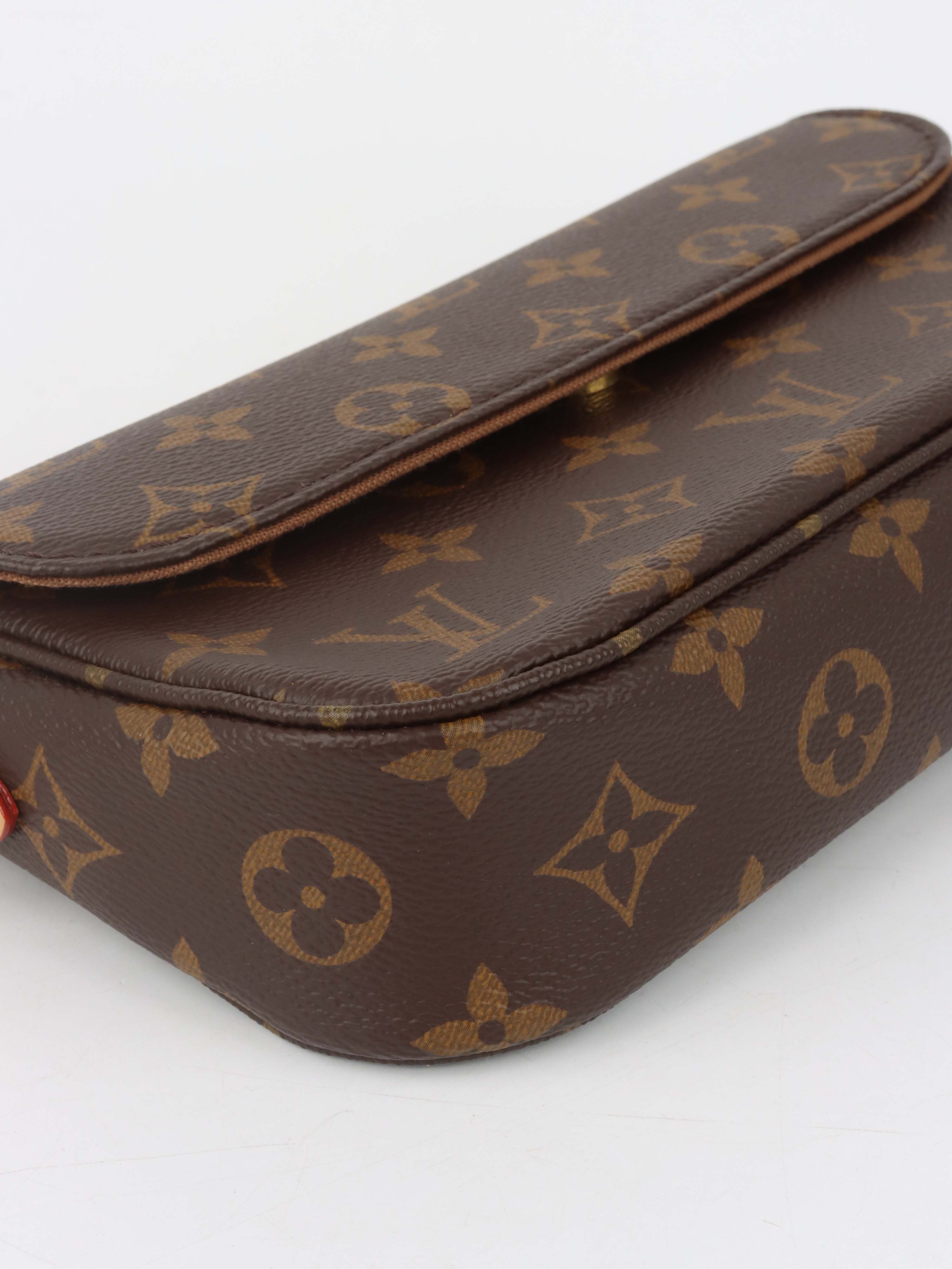 Louis Vuitton Monogram Wallet on Chain Ivy.