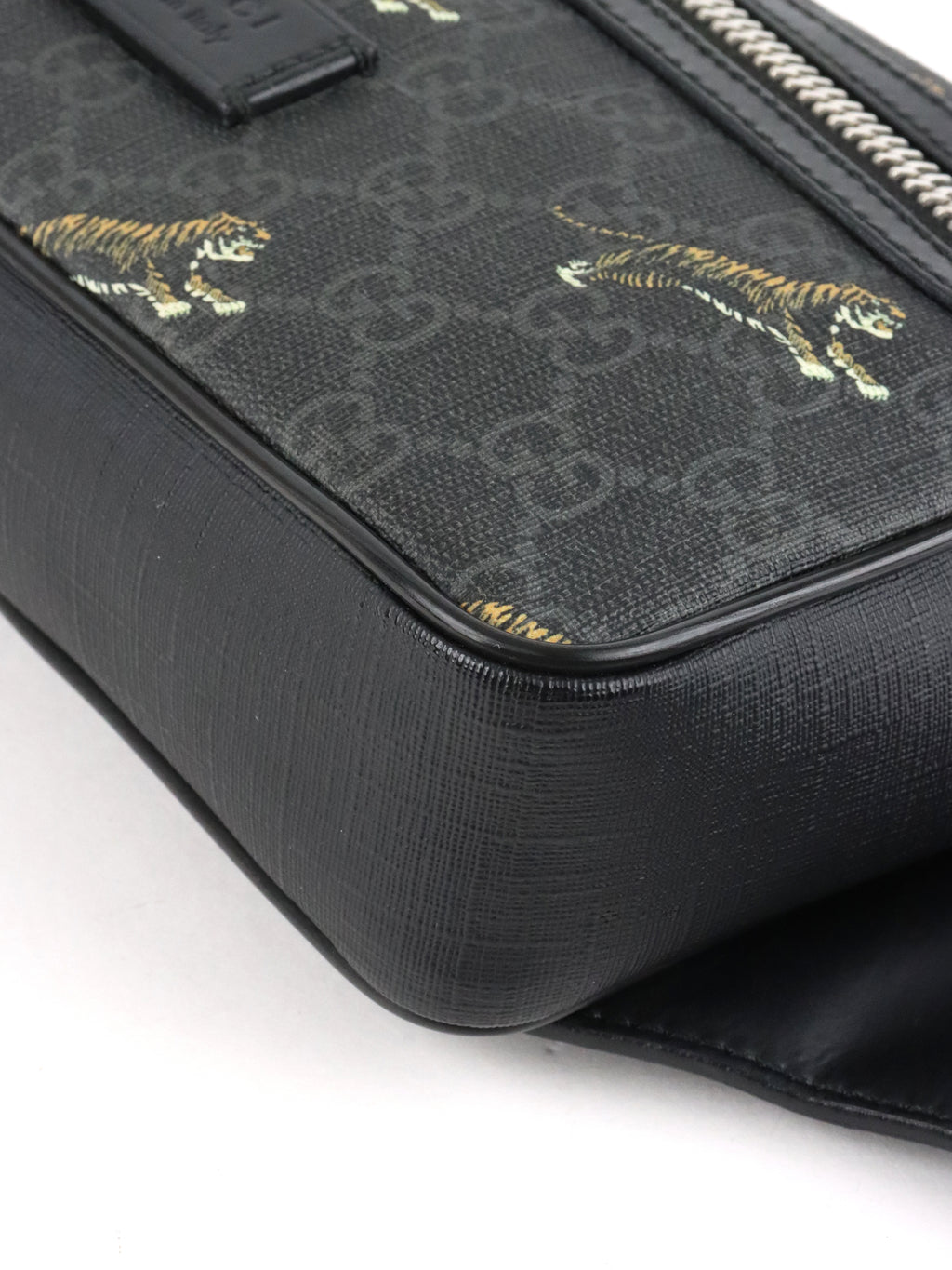 Gucci GG Supreme Tiger Print Belt Bag