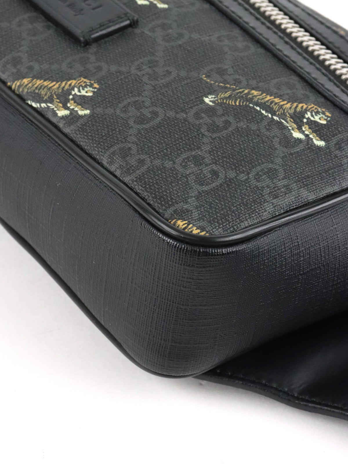 Gucci GG Supreme Tiger Print Belt Bag