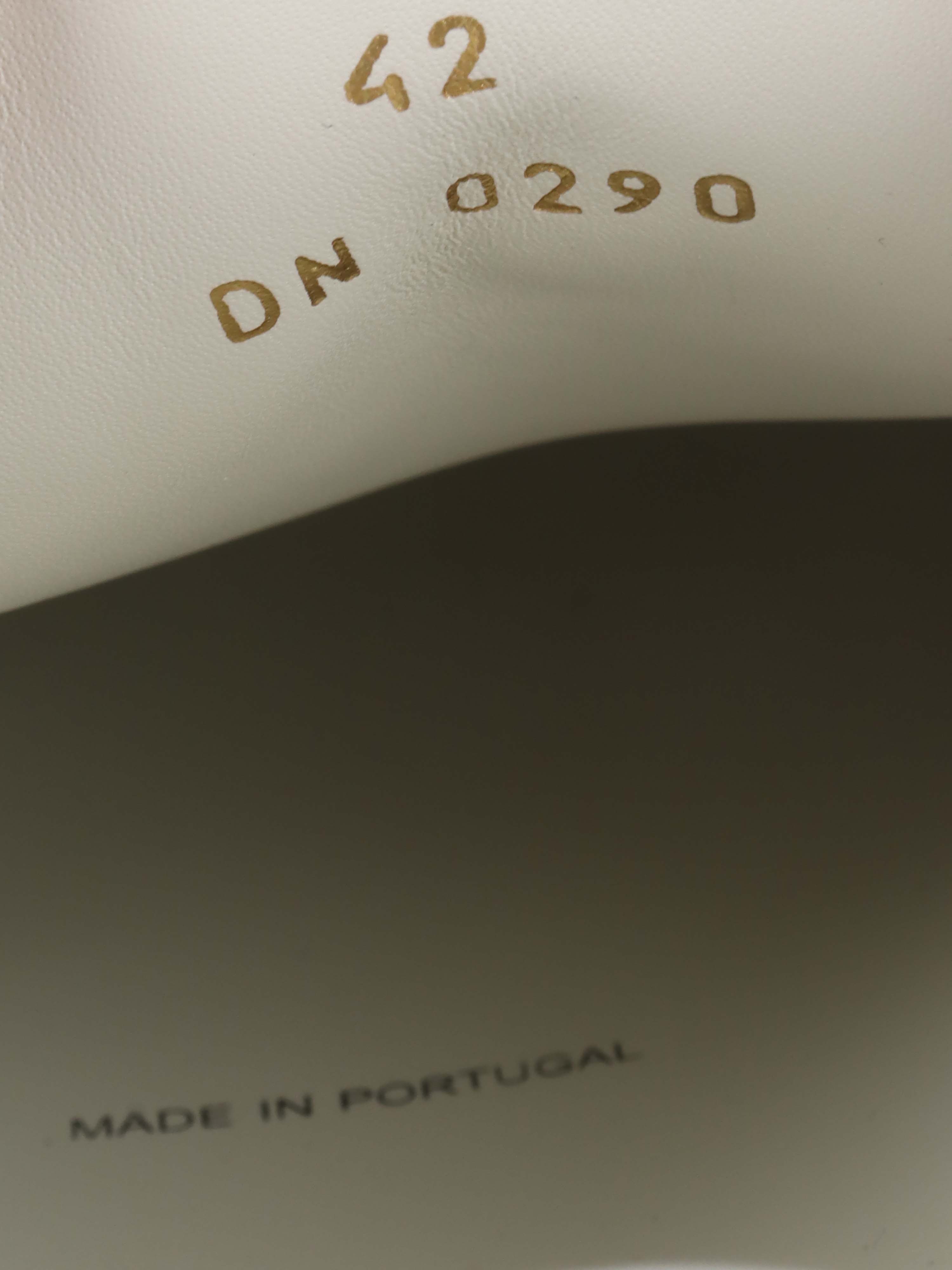 Givenchy White & Red Urban Street Low Logo Elastic Sneaker. size 42