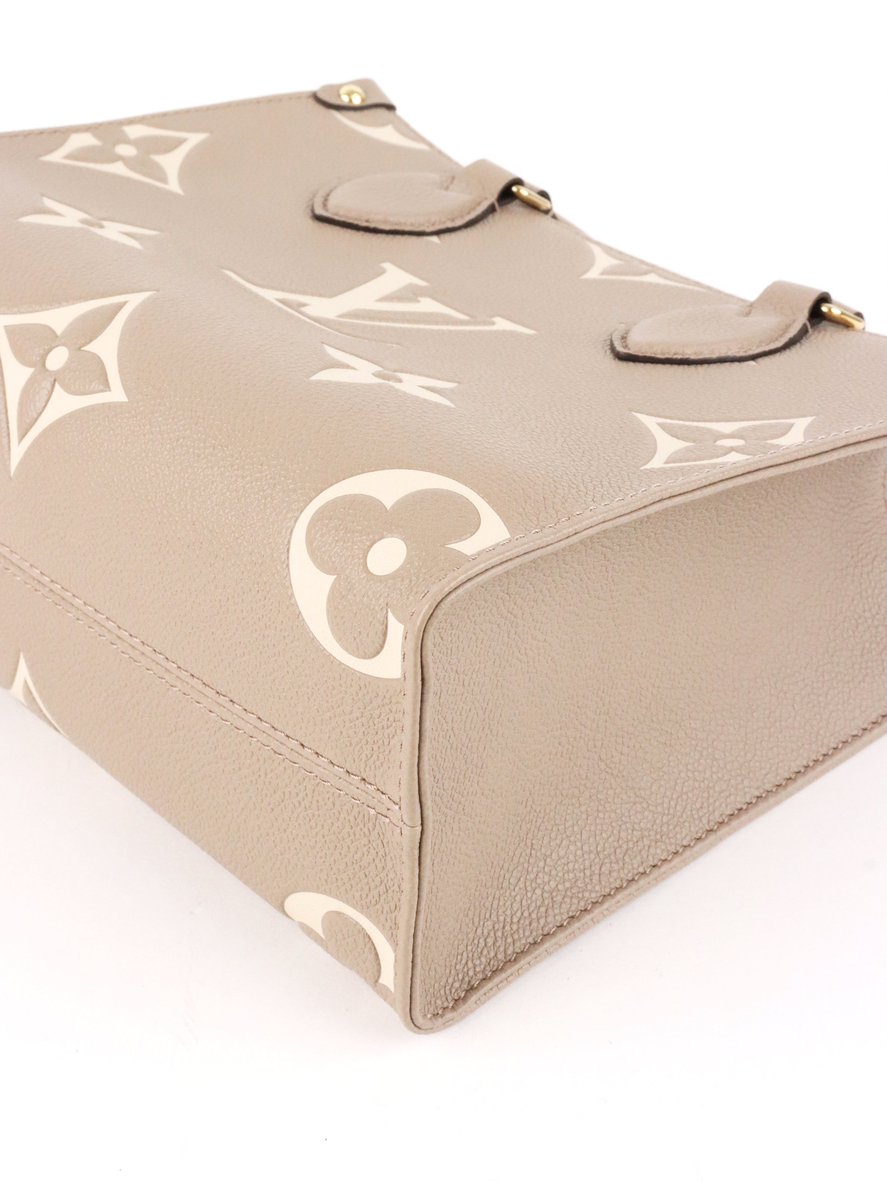 Louis Vuitton Tourterelle / Crème OnTheGo PM Bag
