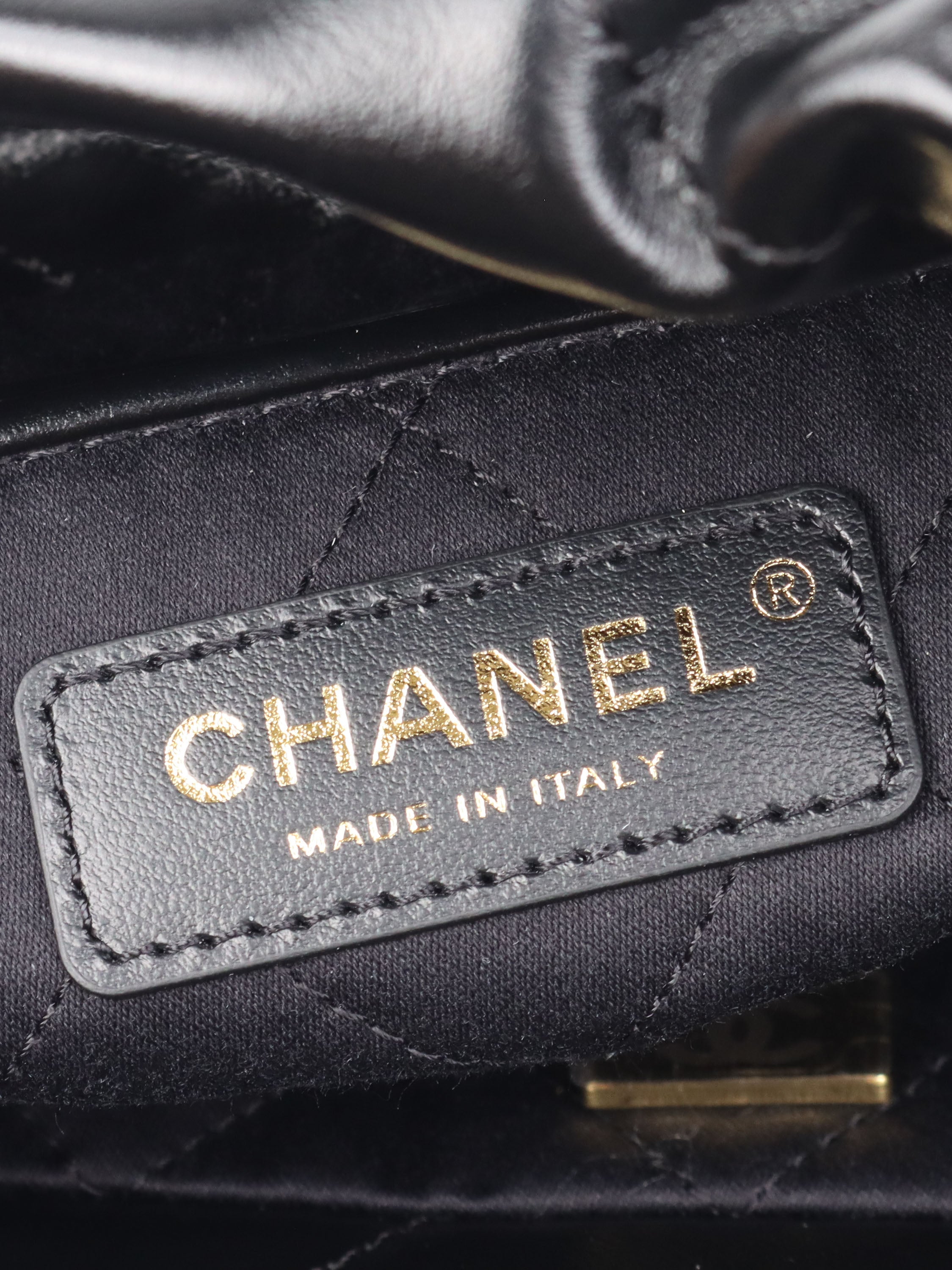 Chanel Black Small 22 Bag – Votre Luxe