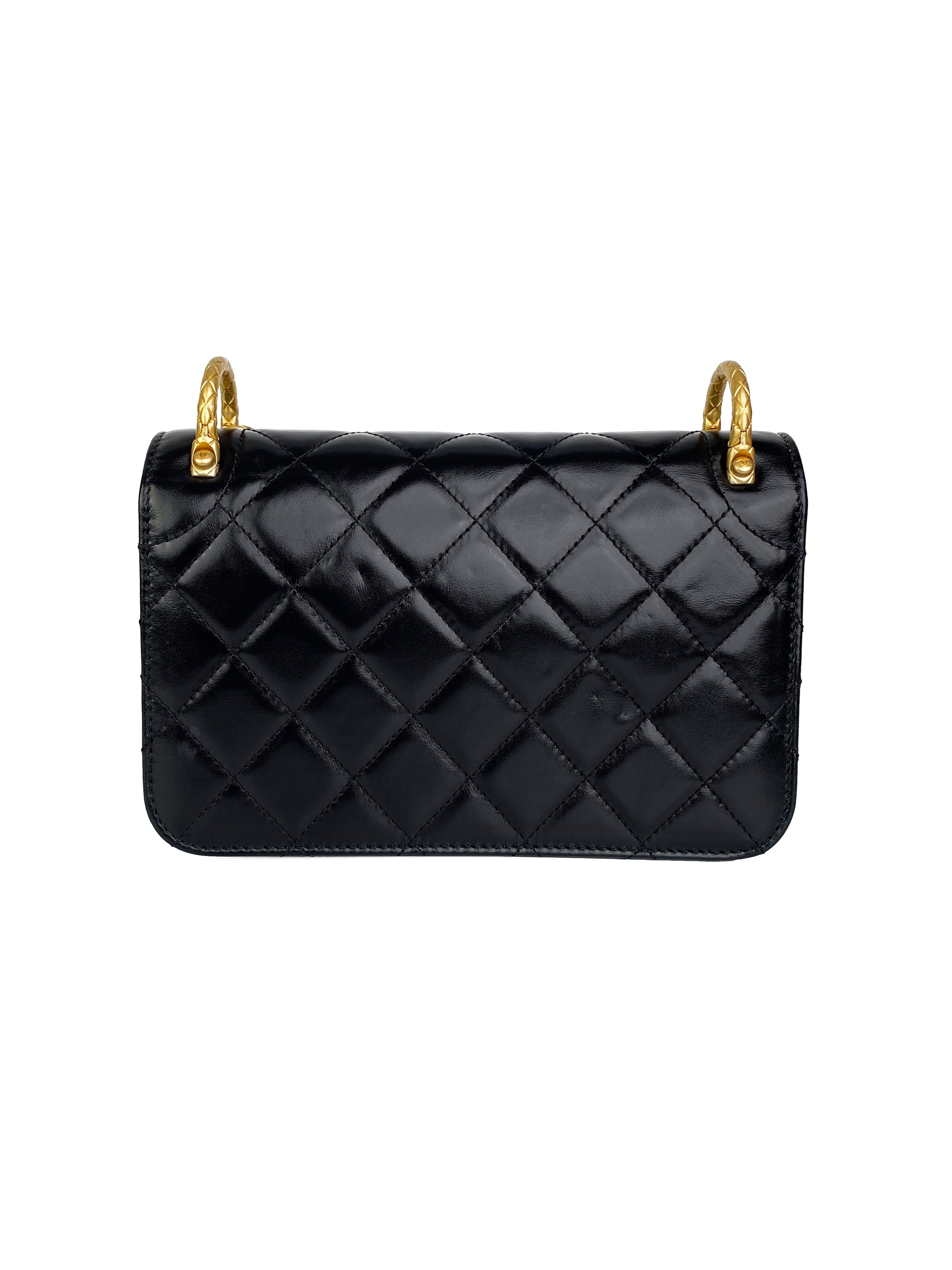 ChanelSmallBlackSquareFlapBagwithGoldHandles-10_ccefe35b-b671-4858-8e25-0caa76122dbe.jpg