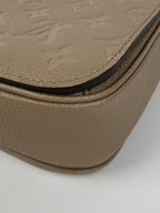 Louis Vuitton Beige Pochette Metis Bag