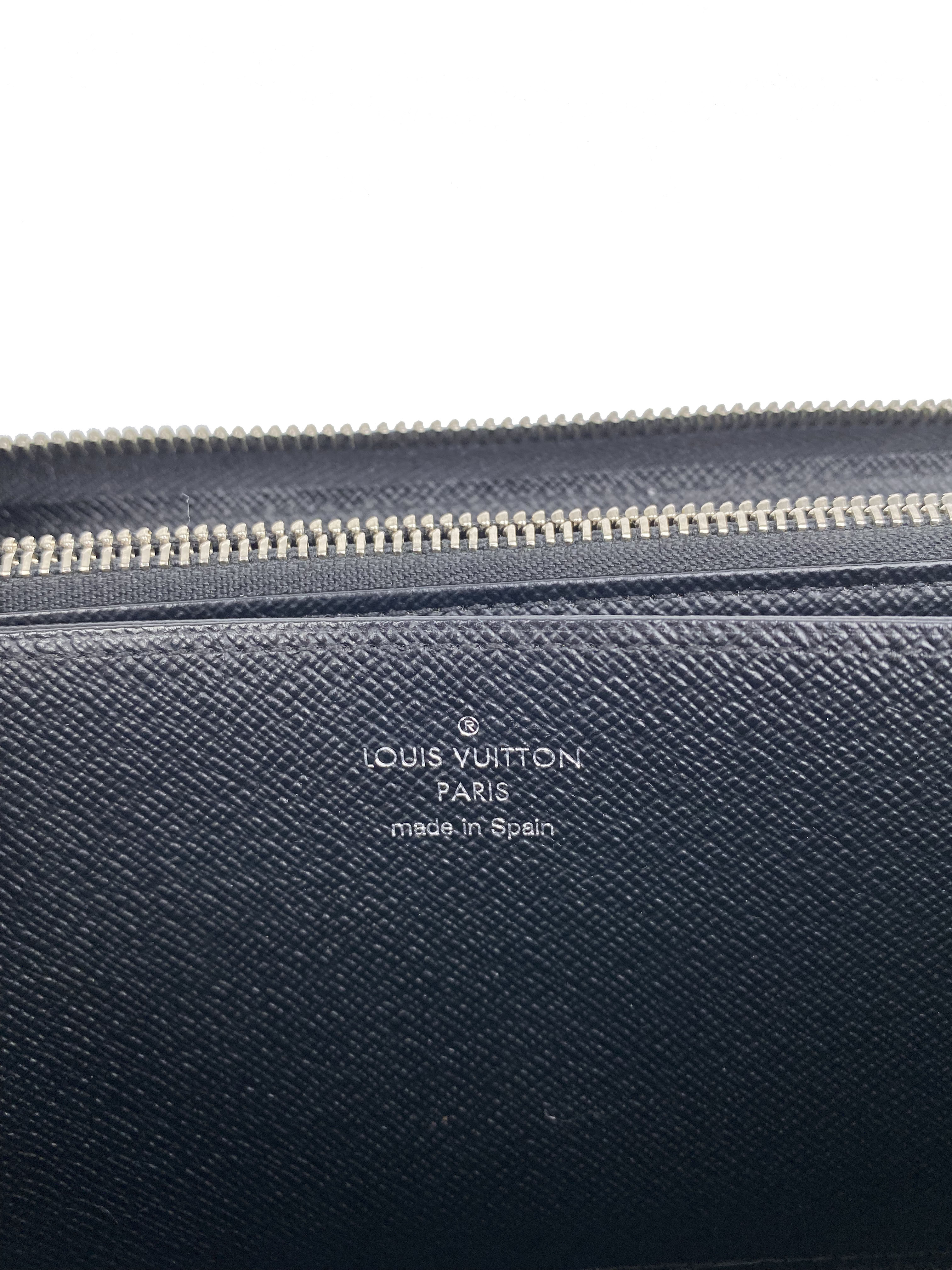 Louis Vuitton Black Zipped Epi Wallet