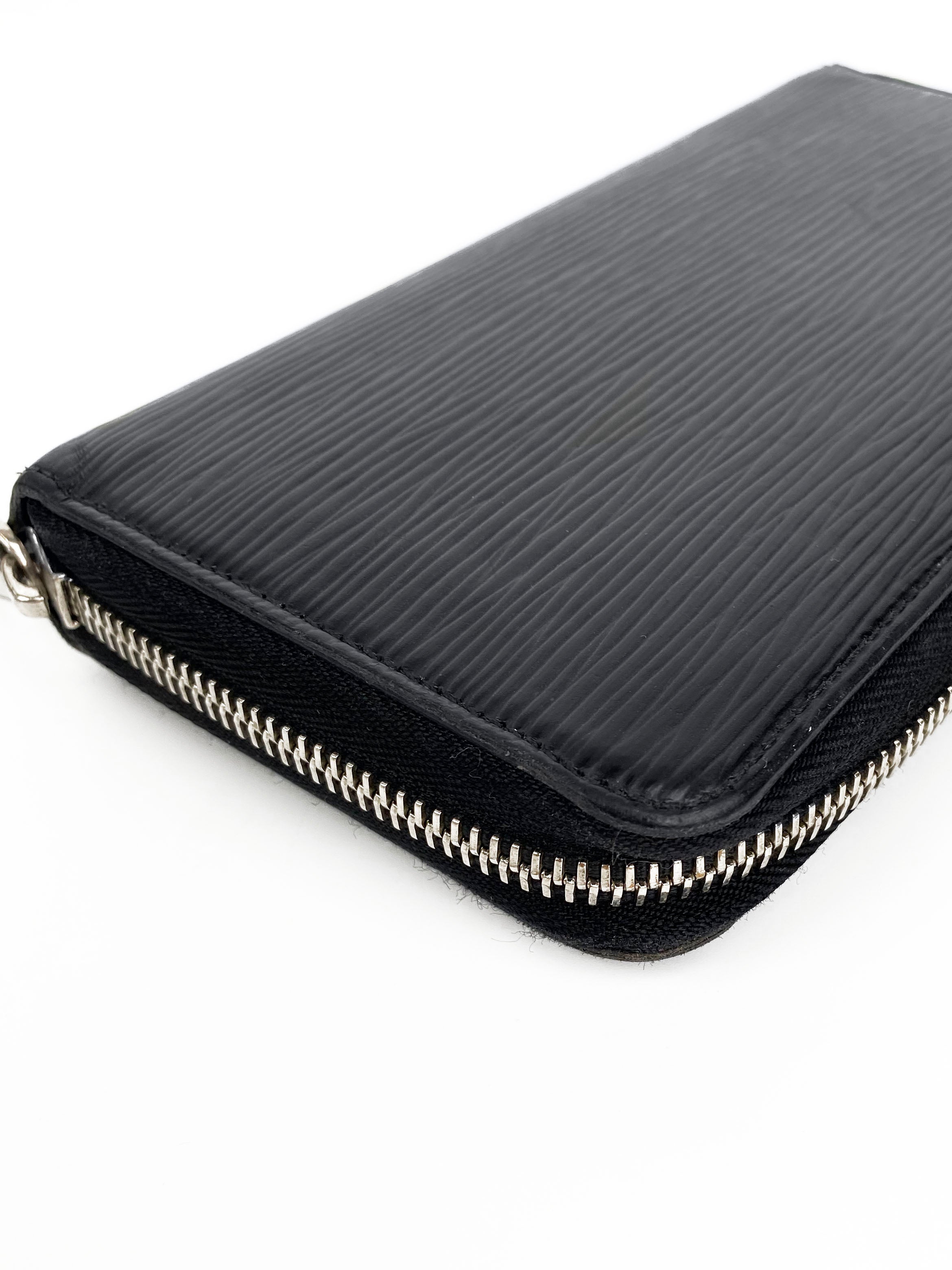 Louis Vuitton Black Zipped Epi Wallet