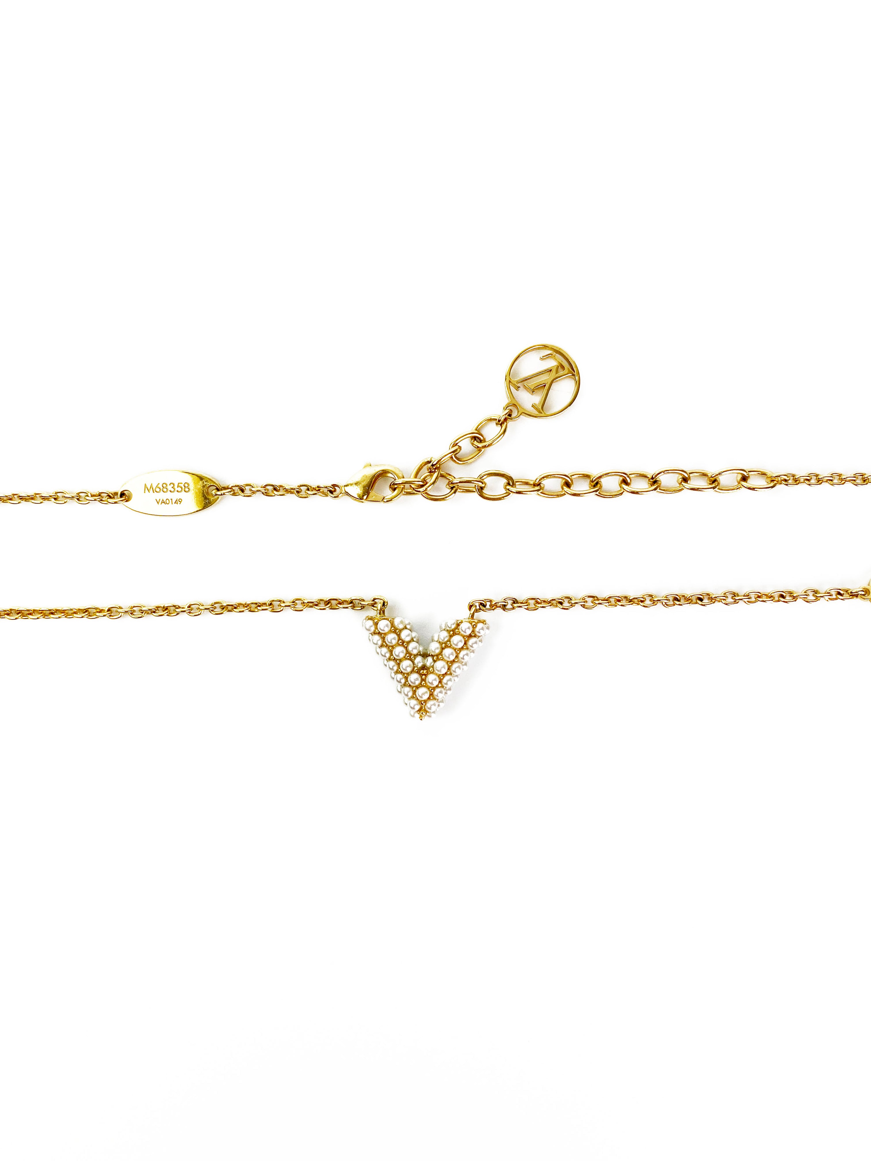 Louis Vuitton Essential V Pearl Necklace