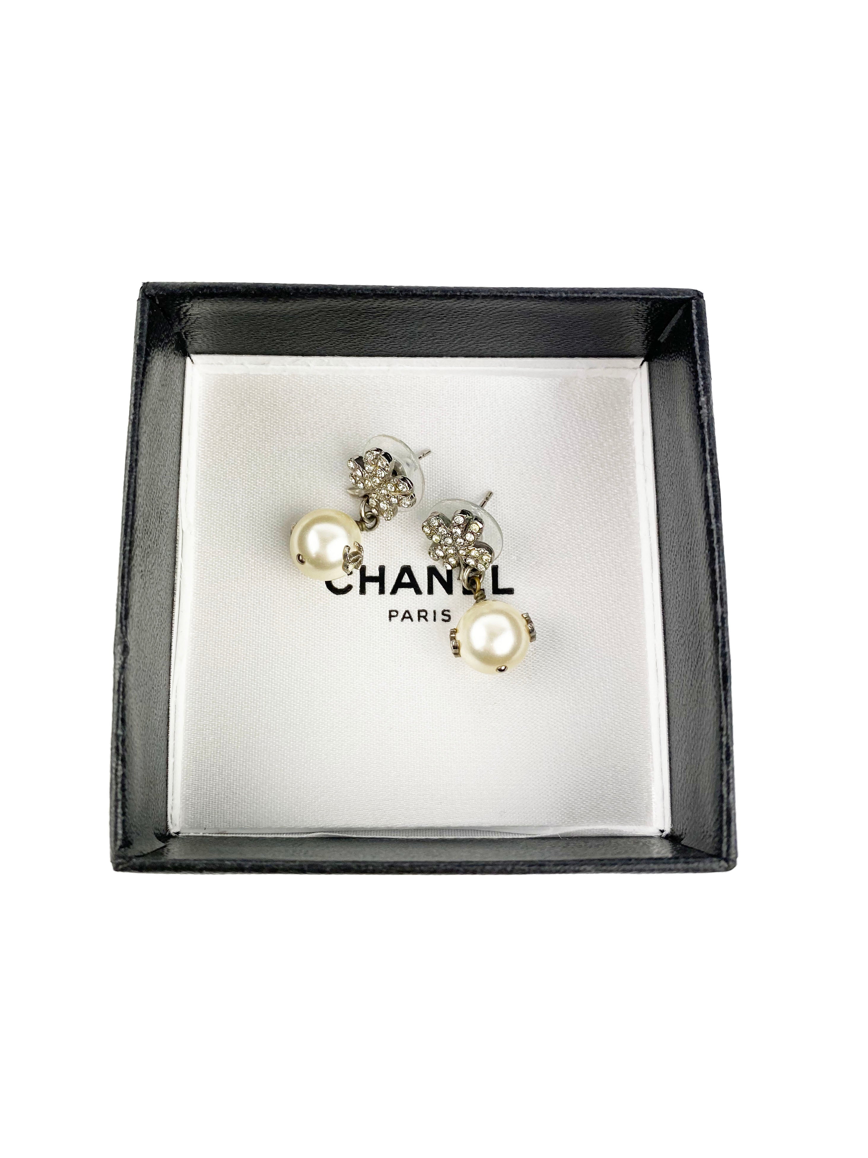 chanel-pearl-boucles-earrings-4.jpg