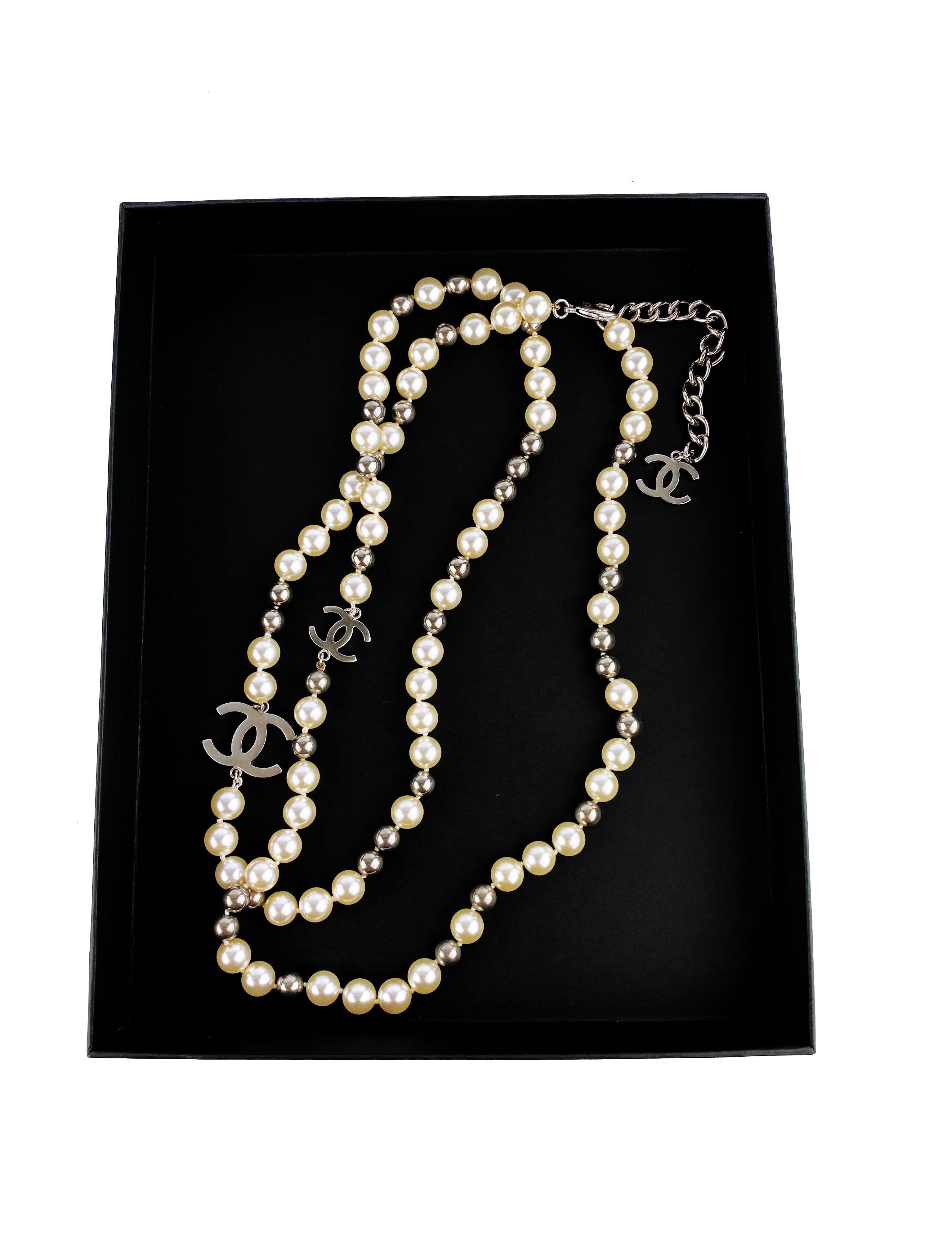 chanel-pearl-cc-necklace-3.jpg